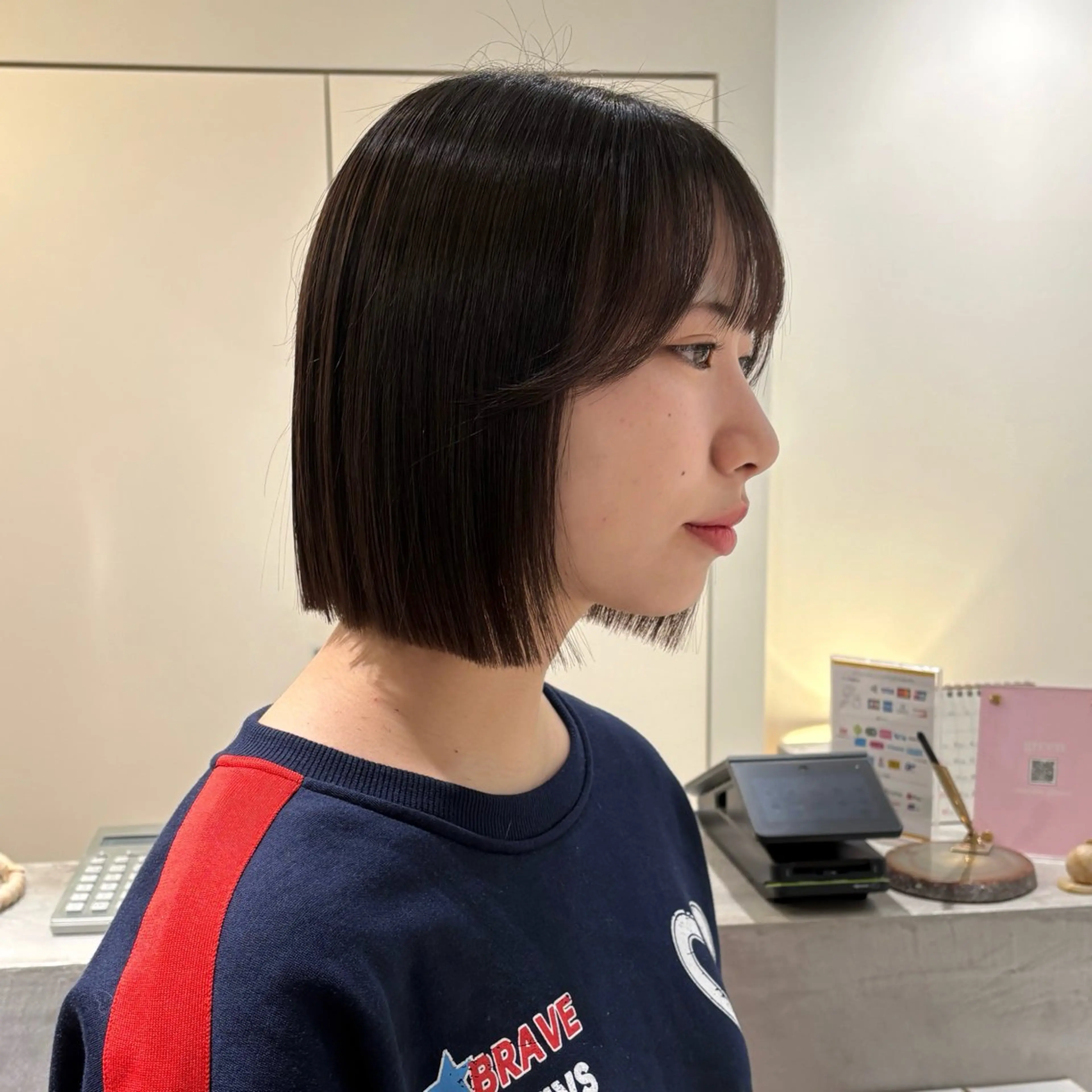 ショート ボブ 小顔カット カット ヘアカラー 安西 香利奈のヘアスタイル