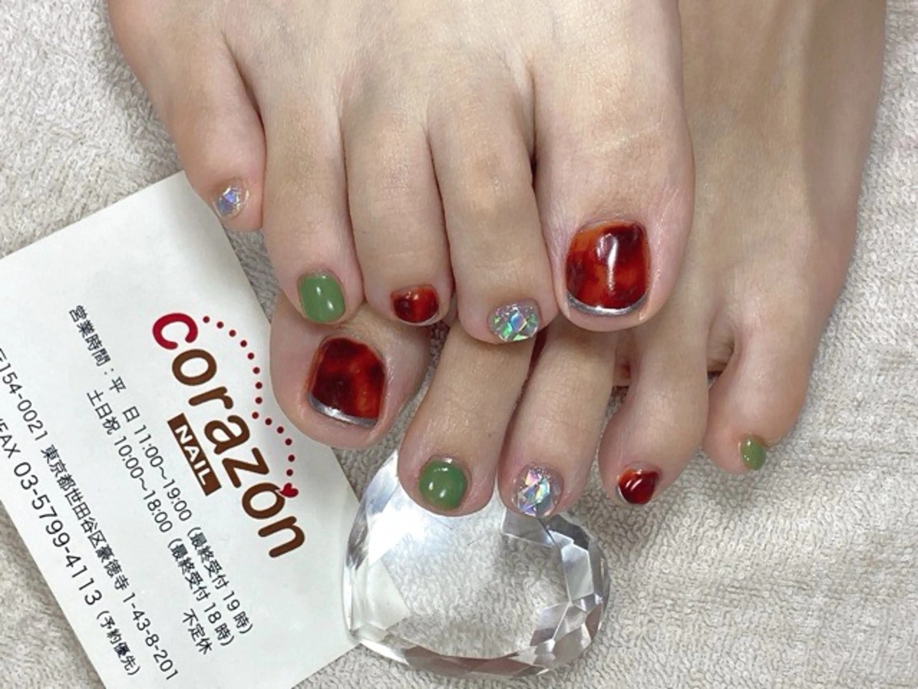 ネイル べっ甲ネイル フットネイル 氷ネイル・うるうるネイル シルバー フットネイル corazon所属・ネイリスト aicoのネイルデザイン