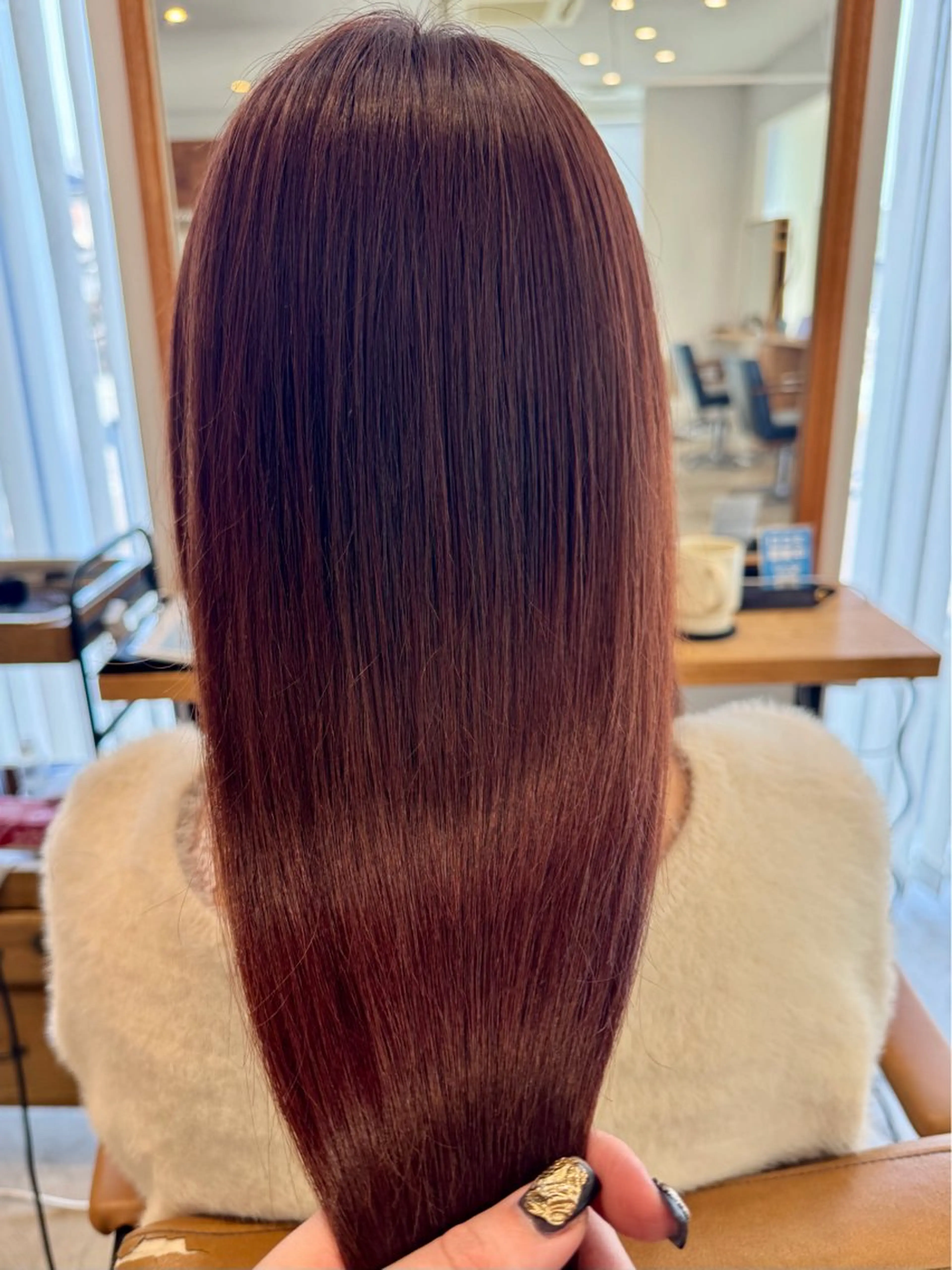 ロング ピンクブラウン TAKUMI /顔周りカット/艶髪のヘアスタイル