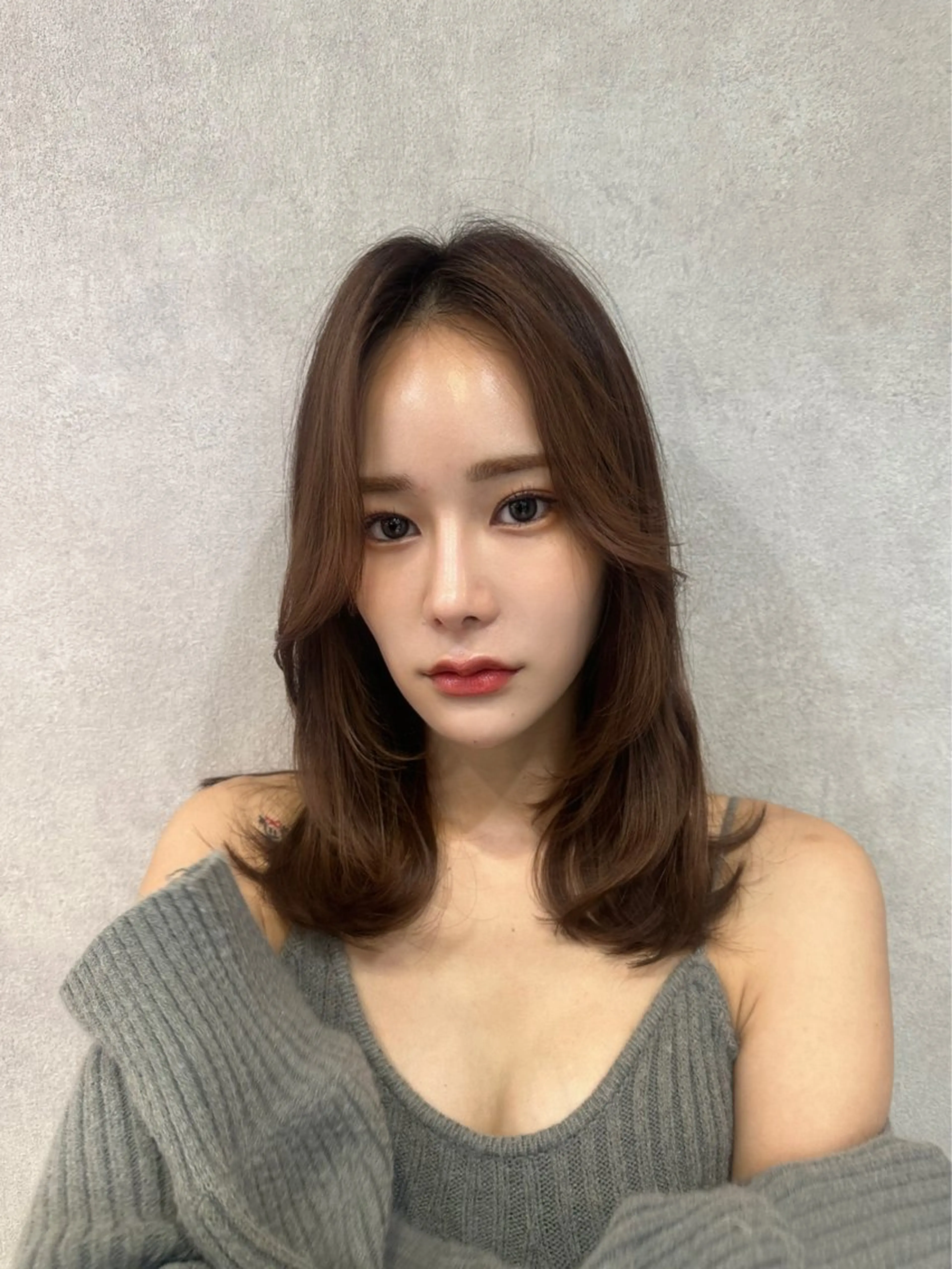ミディアム 顔まわりレイヤー 顔周りカット 韓国風ヘア レイヤーカット 小顔カット カット ヘアカラー トリートメント ヘアセット 銀座副店長/レイヤー /韓国ヘア/髪質改善のヘアスタイル
