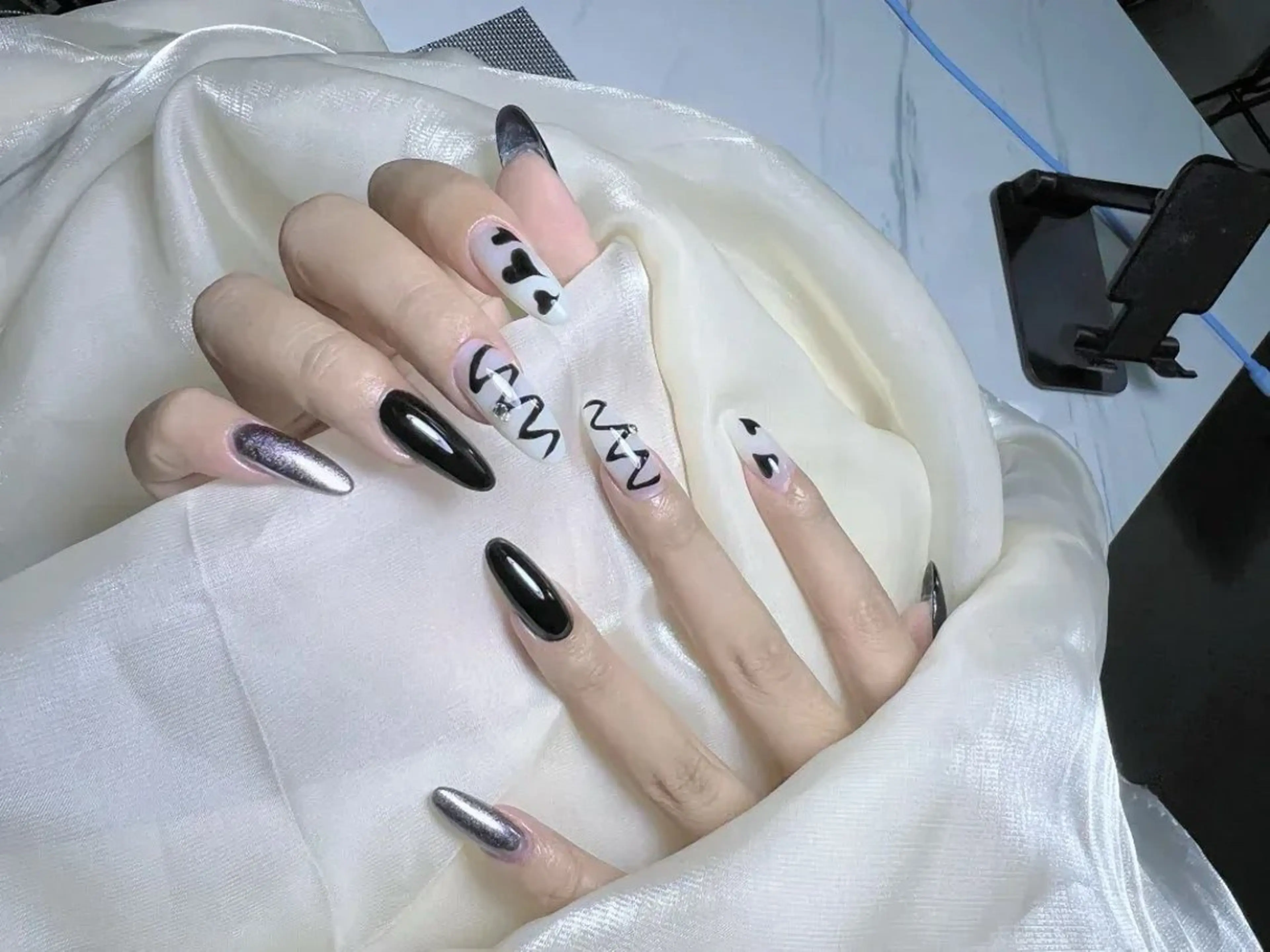 ネイル チークネイル 長さ出し フラワーネイル フレンチネイル ガーリー SunNail池袋駅 ワンホンネイルのネイルデザイン