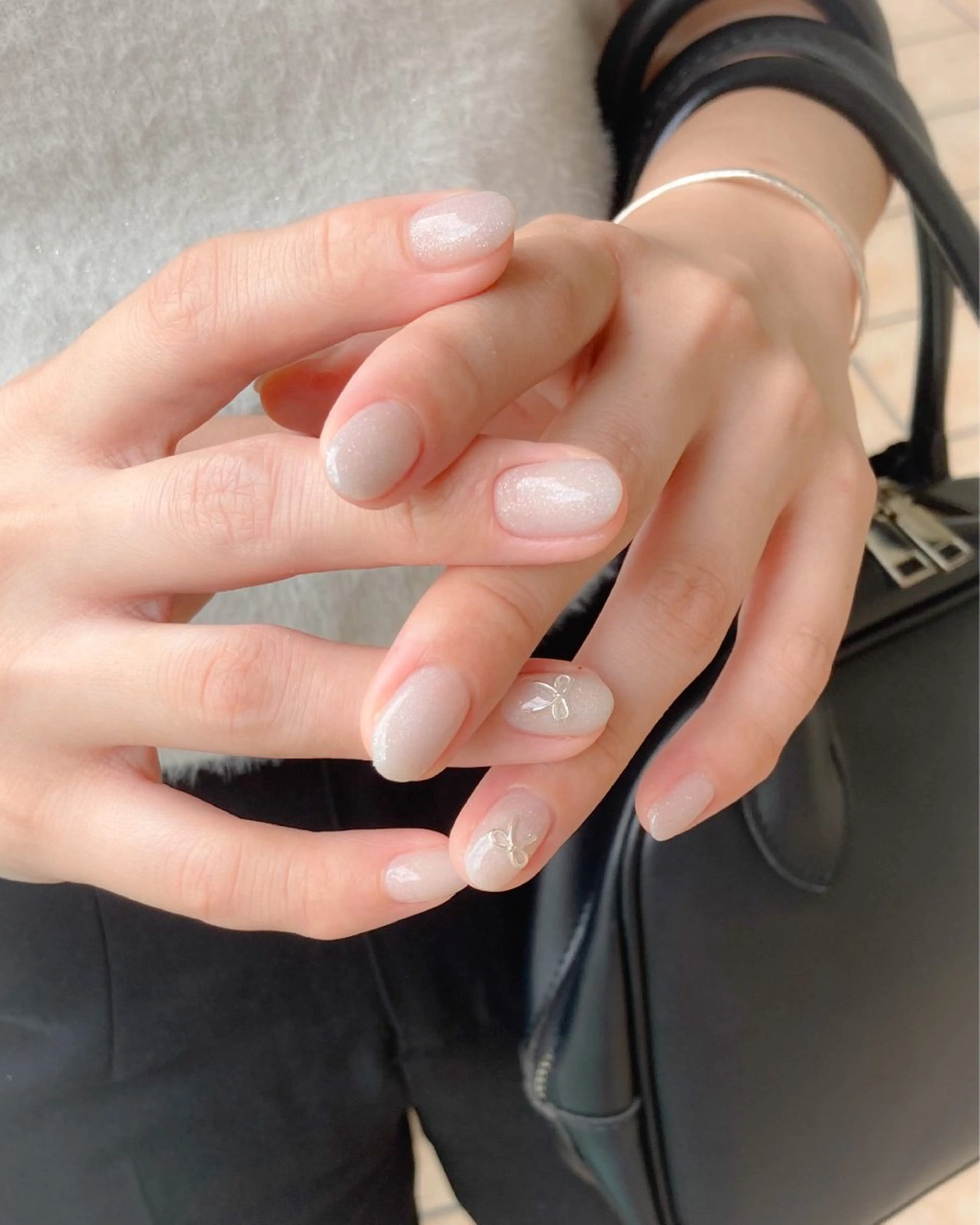 ネイル ブルー ラメ(グリッター) ワンカラーネイル リボン シルバー nail salon neige所属・ジェムネイル Risa.のネイルデザイン