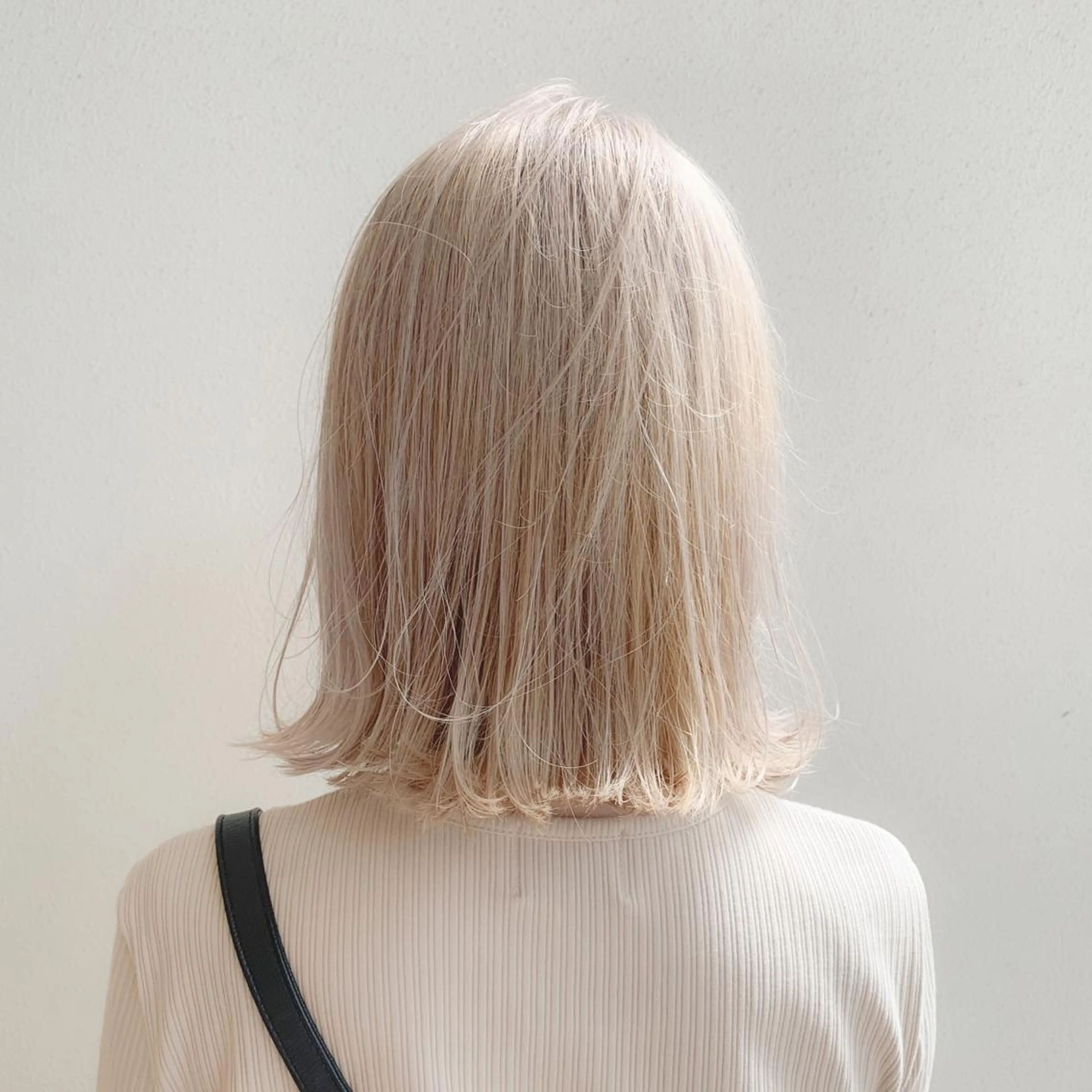 セミロング カラー カット ヘアカラー トリートメント 🫧艶ハイトーン ブリーチ🫧シモのヘアスタイル