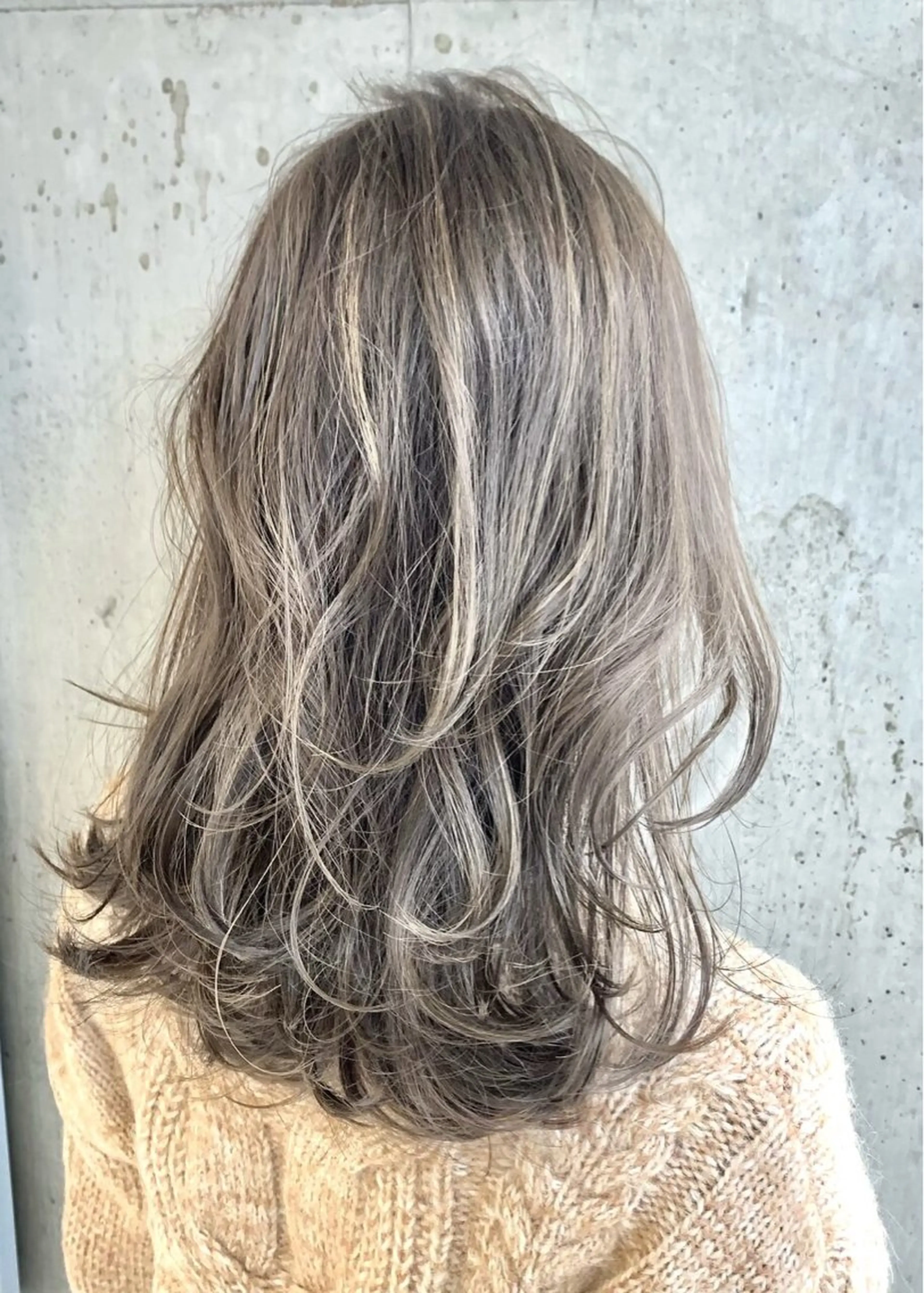 セミロング ハイライト カット ヘアカラー hoNua. 栄/透明感カラーのヘアスタイル