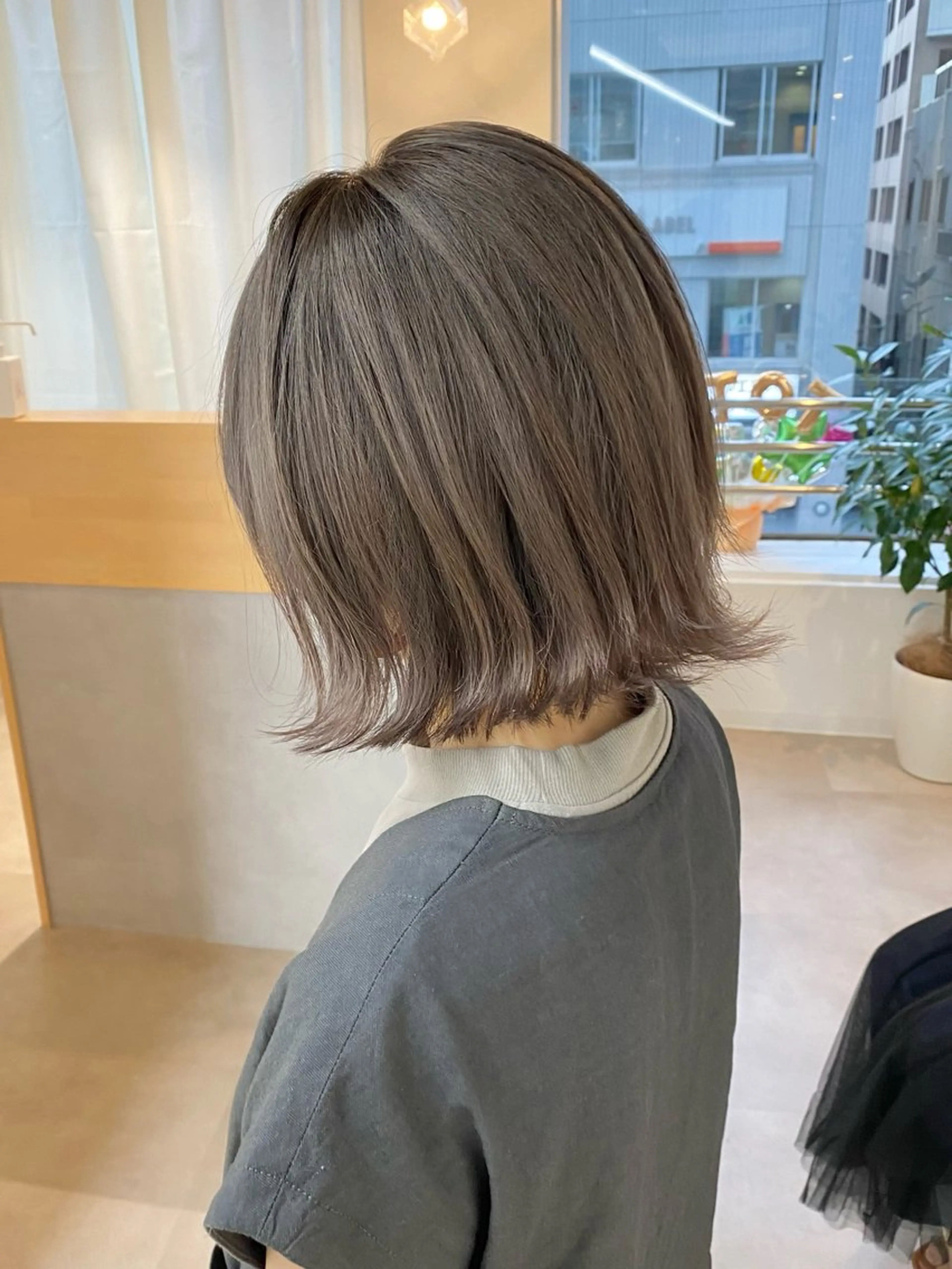 ミディアム カラー ブリーチ グレージュ シルバー シルバーグレージュ ボブ ショート/ハイライト /白髪ぼかし🌿松本のヘアスタイル