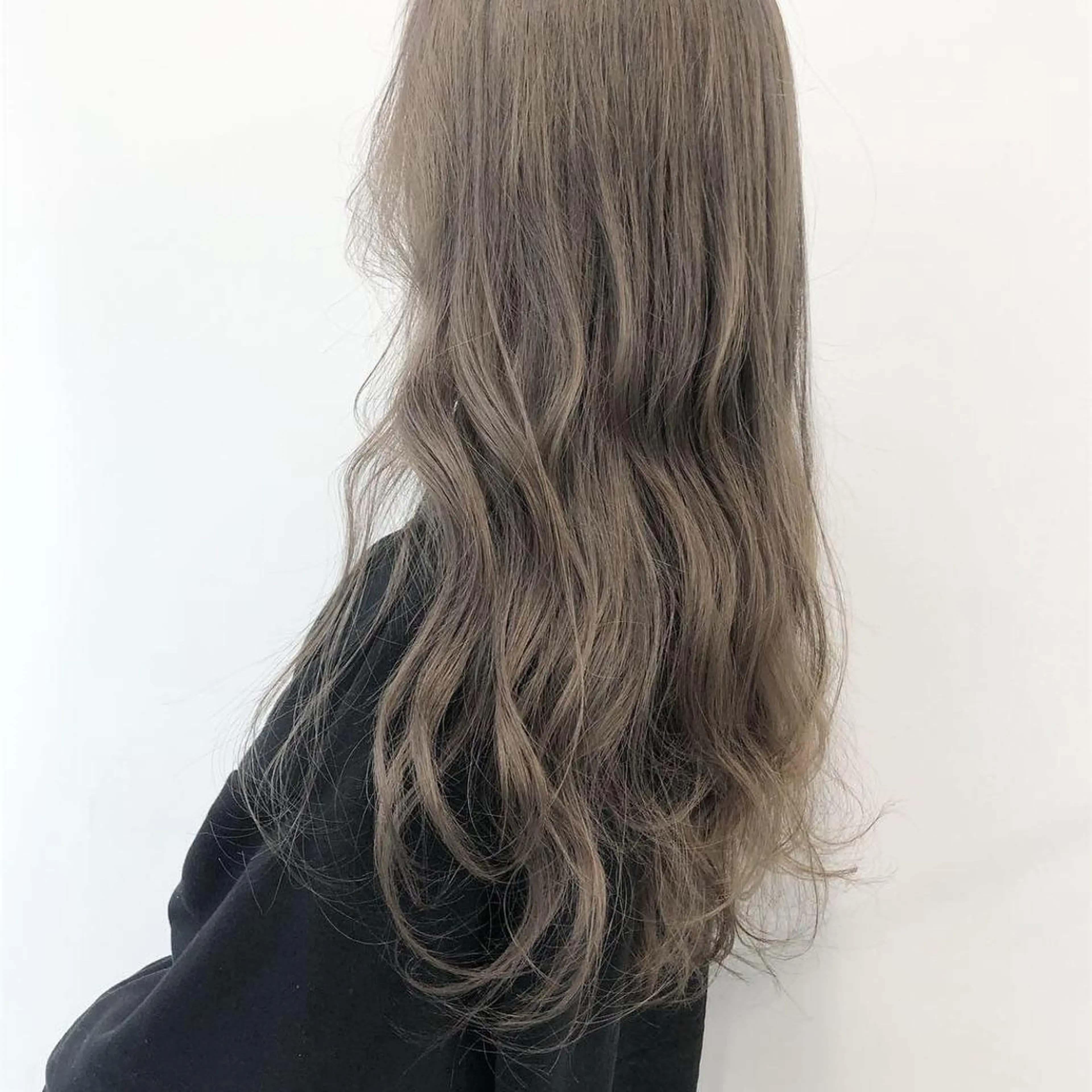 セミロング カラー ヘアアレンジ 透明感カラー ダブルカラー グレージュ ヘアカラー トリートメント 🦄インナーカラー 🦄貫井彩花のヘアスタイル