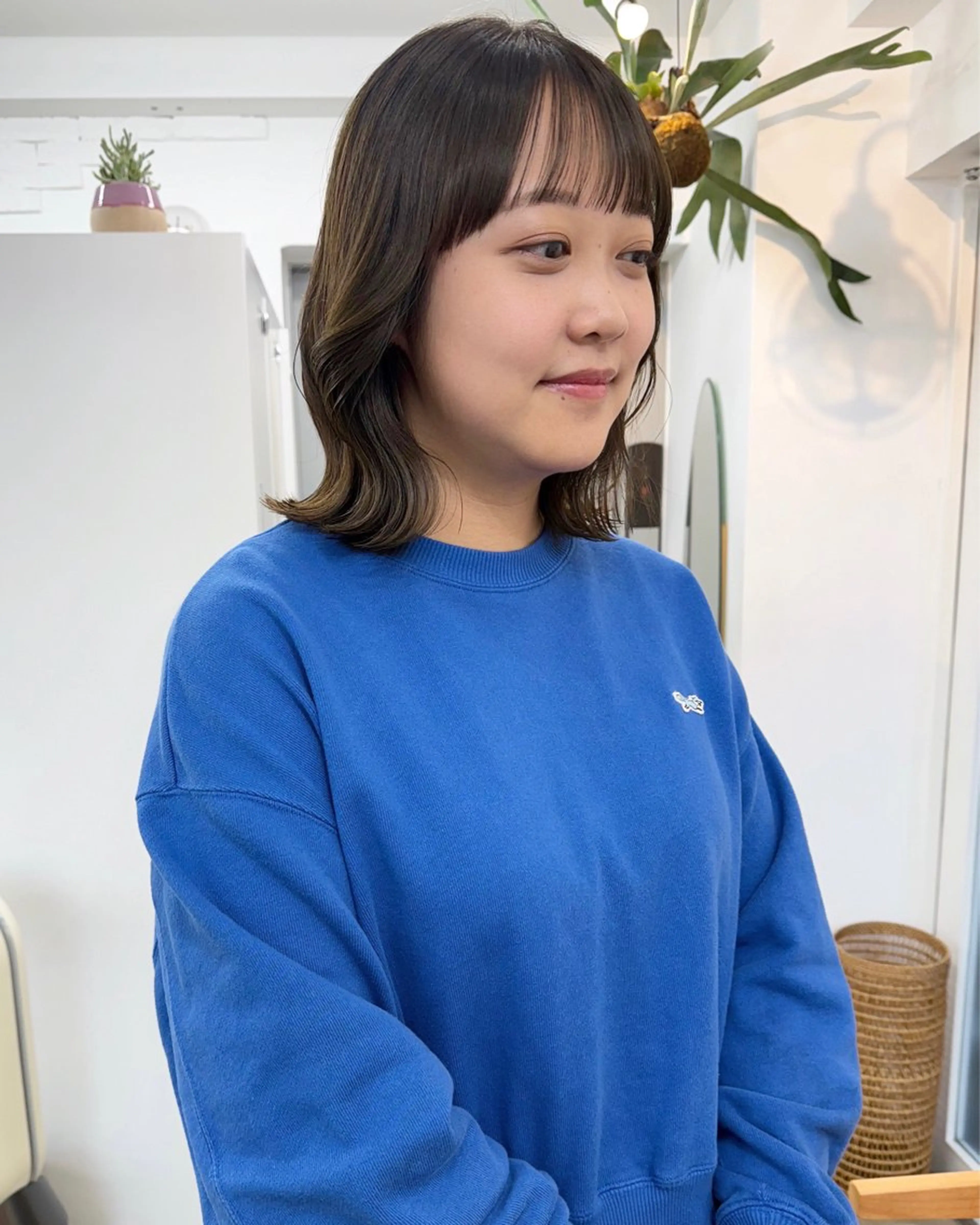 ミディアム カラー グレージュ イルミナカラー オリーブグレージュ オリーブグレー カット ヘアカラー トリートメント あおやぎ ななのヘアスタイル