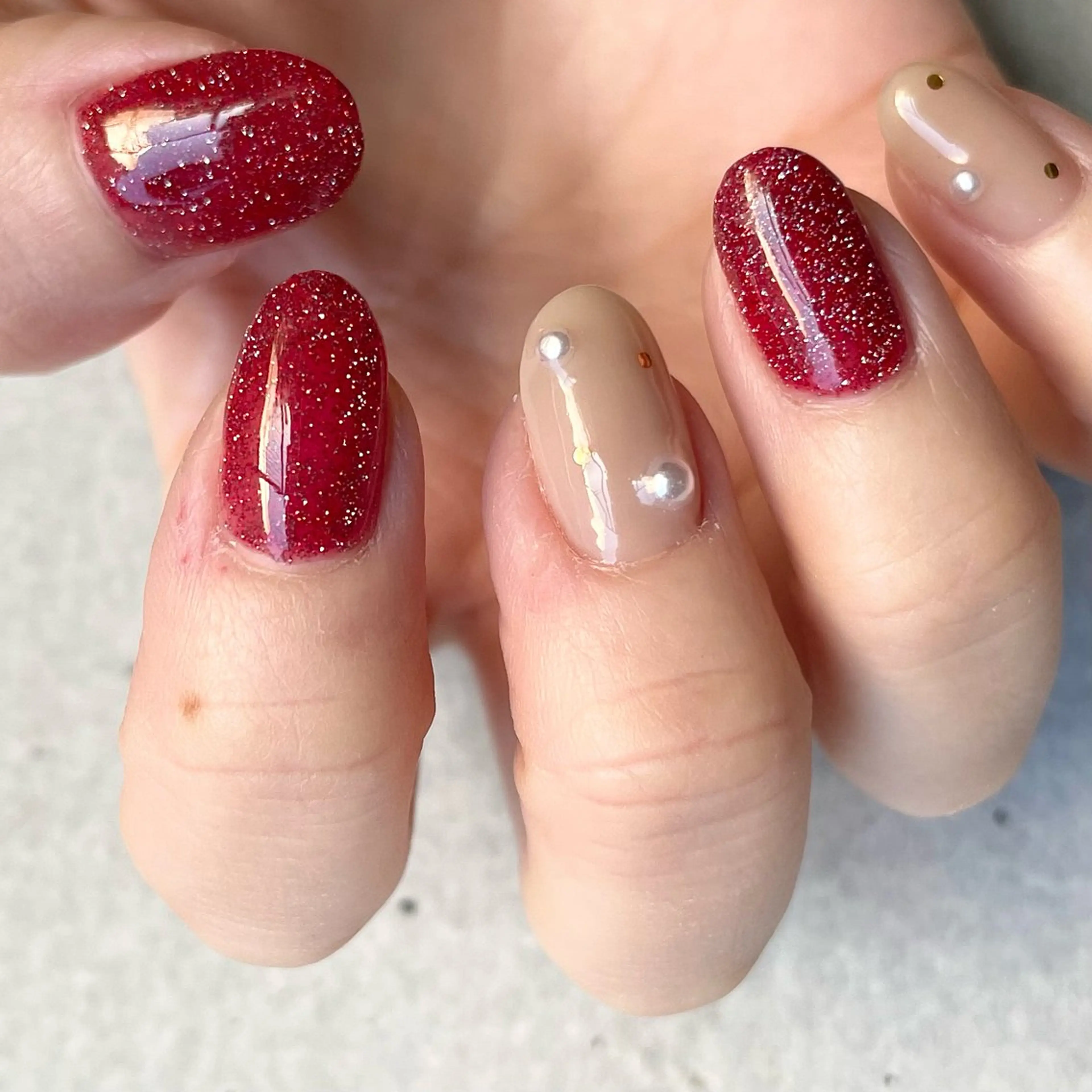 ネイル フラッシュネイル ジェルネイル 赤色 冬ネイル クリスマス amity personal nail salon所属・amity 🌿madokaのネイルデザイン