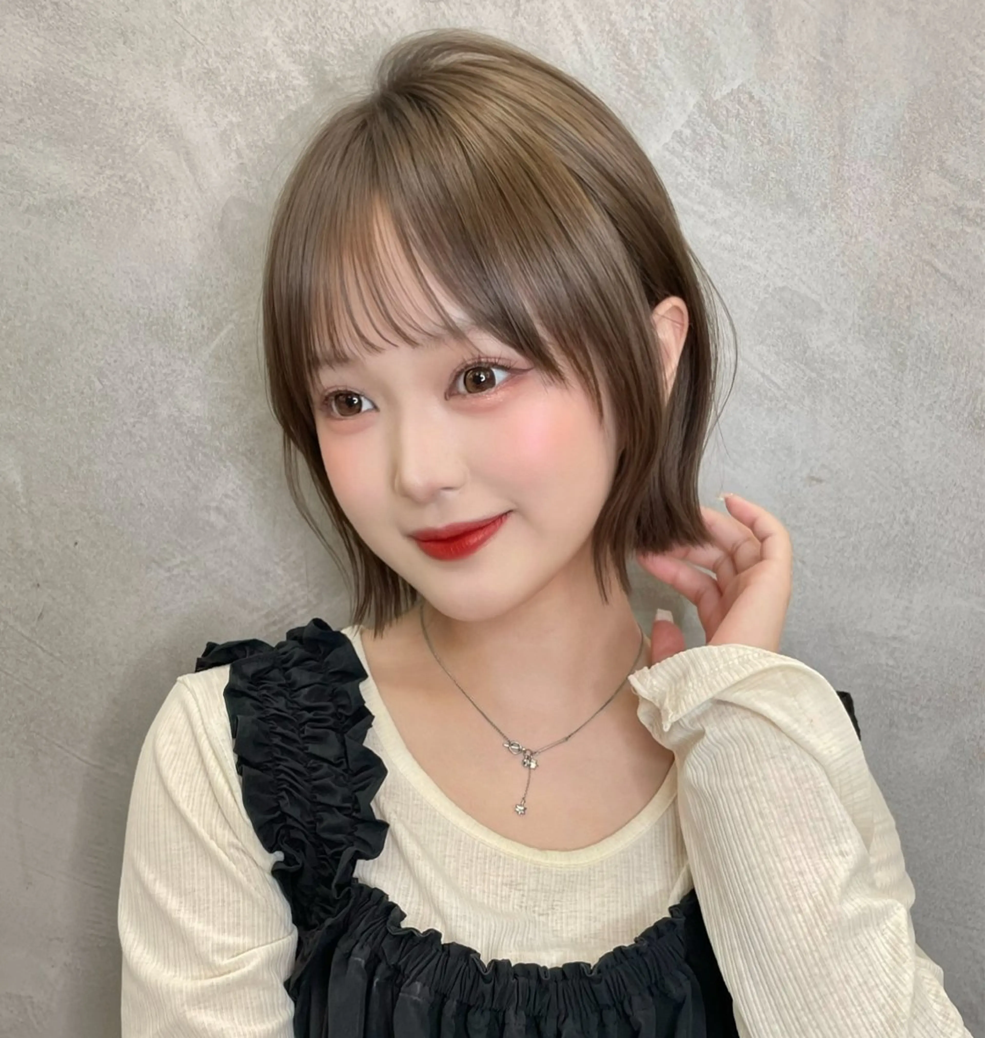 ショート カラー 切りっぱなしボブ ブリーチ ブリーチなしカラー ボブ 顔周りカット 浦和/髪質改善/ボブ 縮毛矯正/大和田拓夢のヘアスタイル