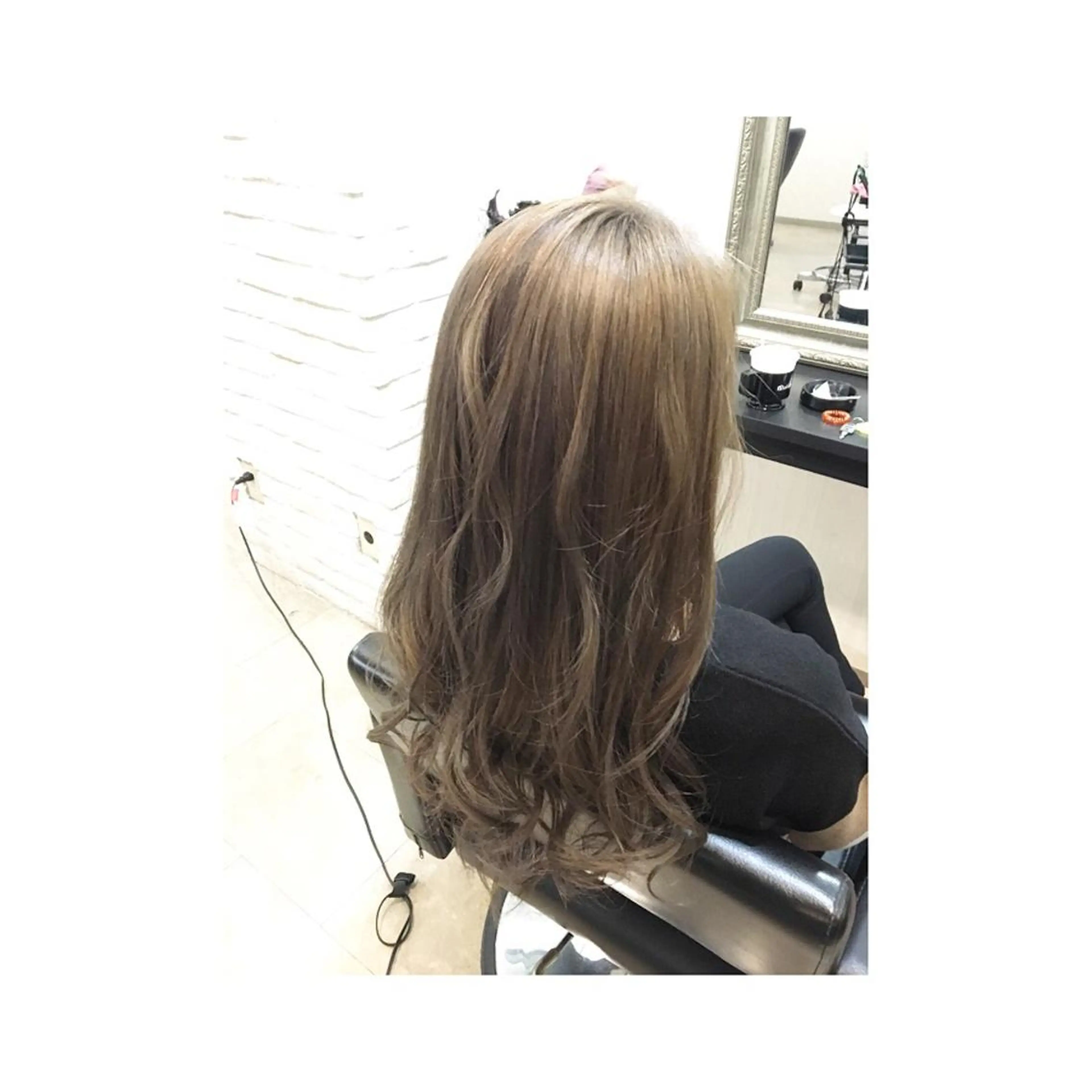 ロング カラー アッシュ ベージュカラー カット ヘアカラー トリートメント 💓シールエクステ for...のヘアスタイル