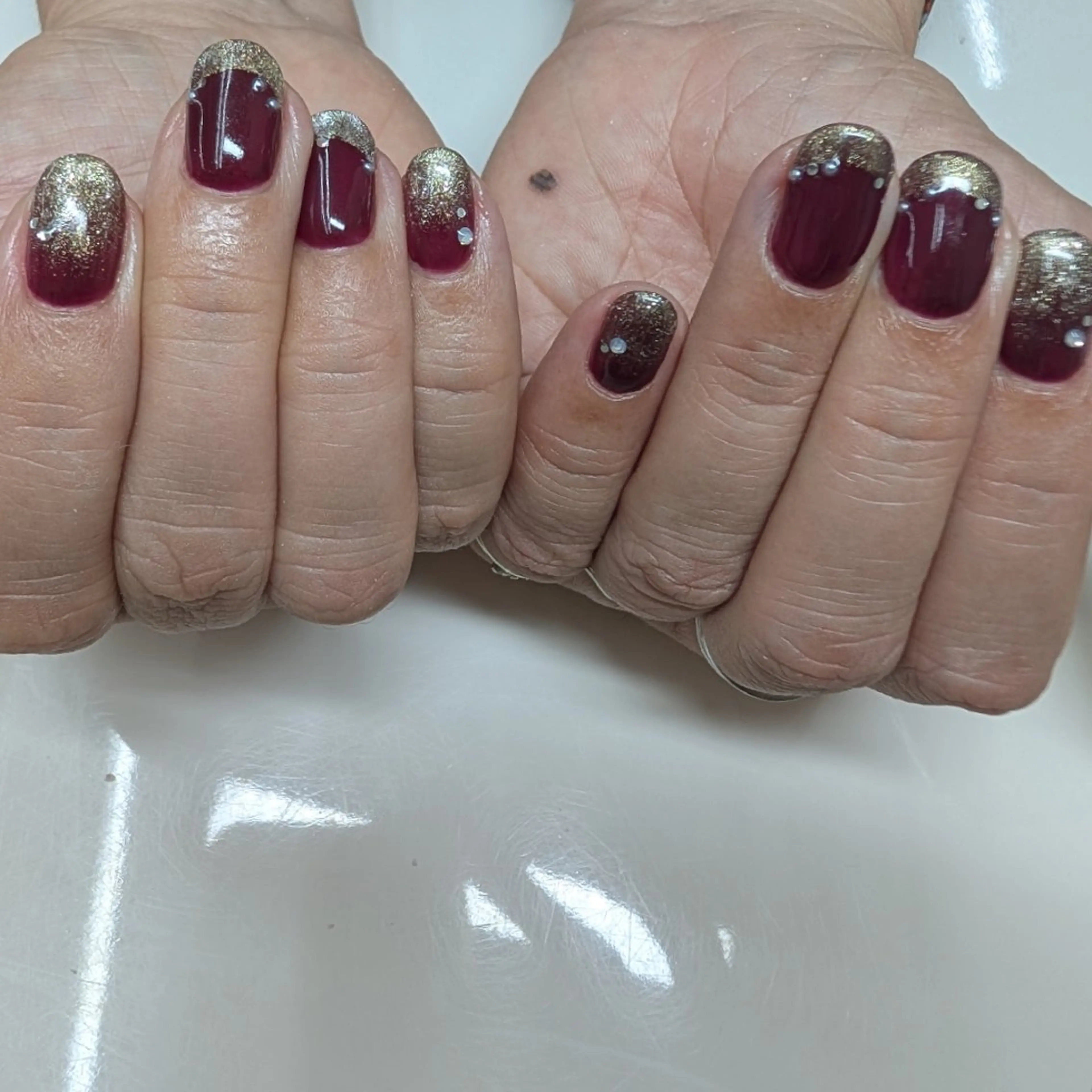 ネイル ボルドー ゴールド ラメ(グリッター) ネイルサロン Amie　〜アミ〜所属・Satou .Cのネイルデザイン
