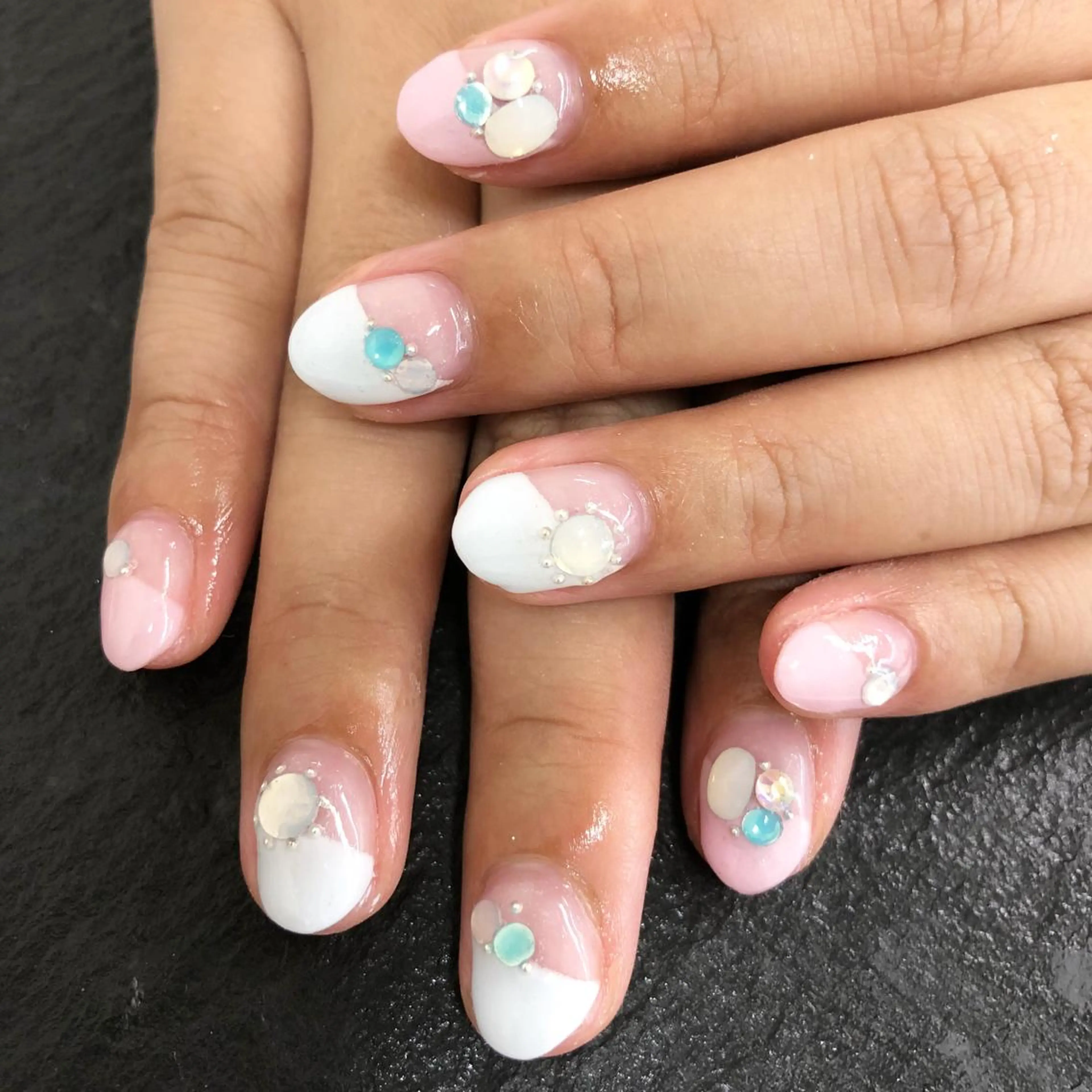 ネイル フレンチネイル esNail&eye イーズネイル＆アイのネイルデザイン