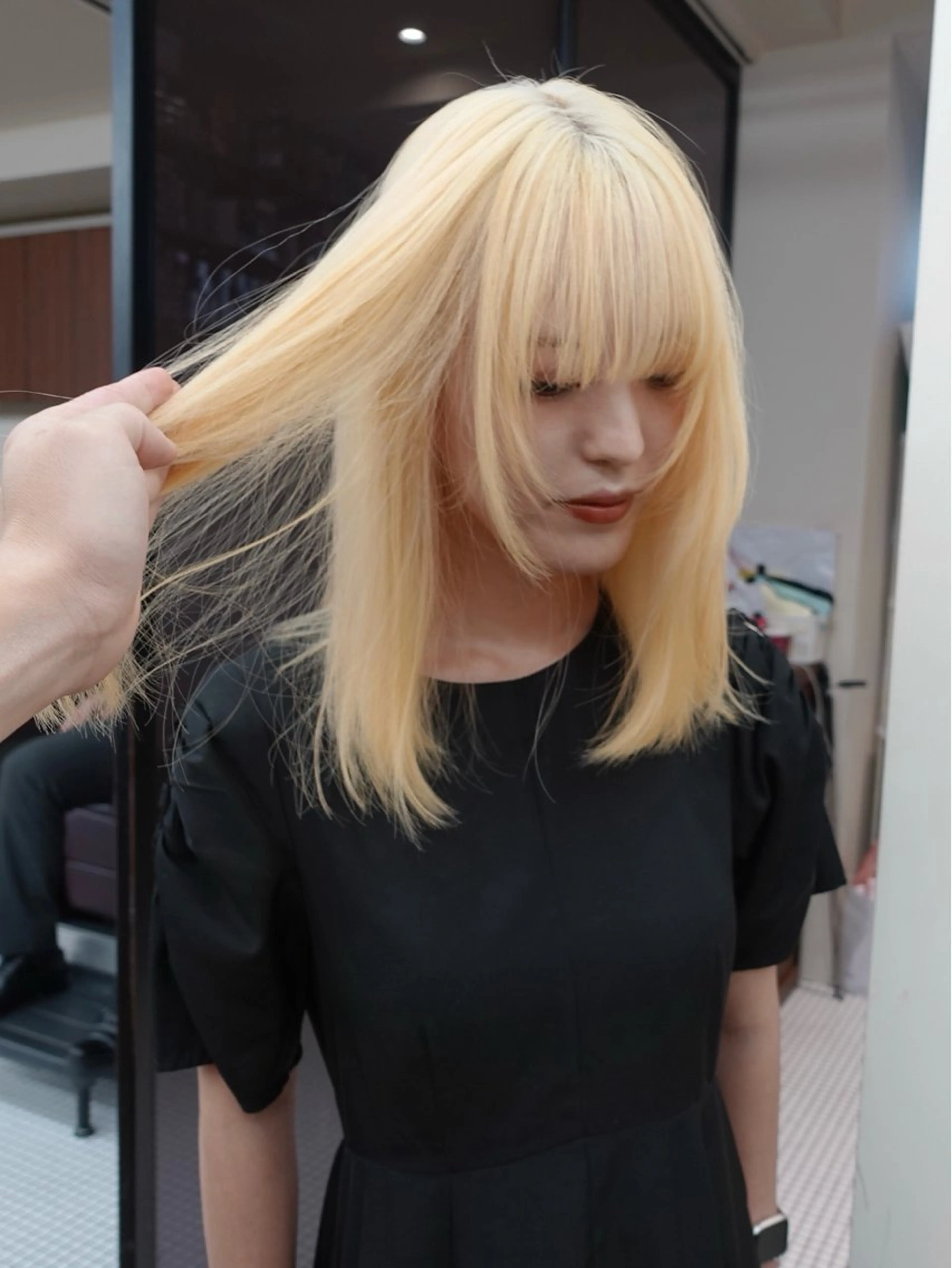 ミディアム カラー ブリーチ ブロンド ケアブリーチ 透明感カラー ダブルカラー ヘアカラー トリートメント ヘアセット ニュアンスレイヤー ハイトーンカラーのヘアスタイル