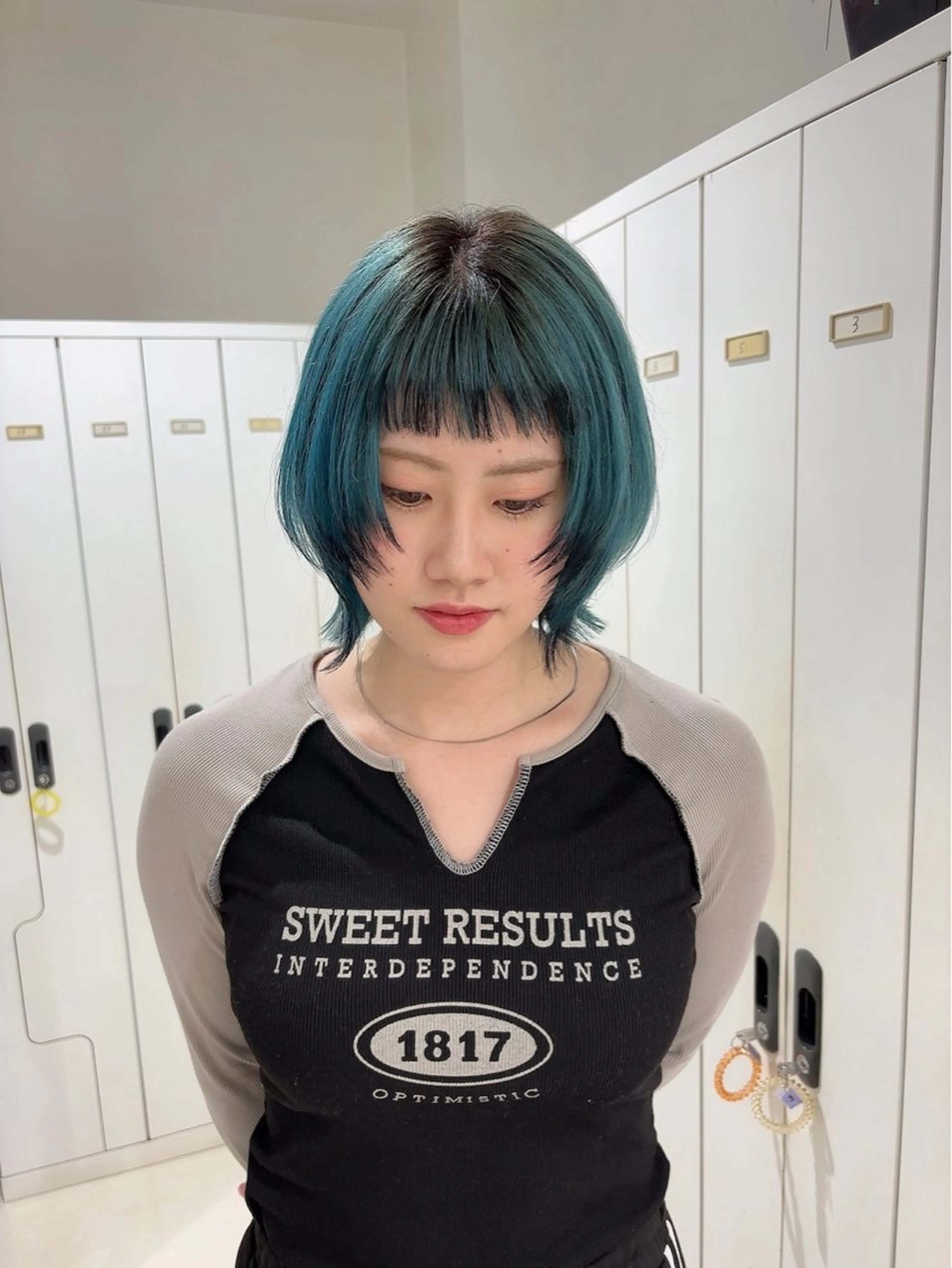 ミディアム カット ヘアカラー 明日空きあり‼️お得 艶髪カラー❤️‍🔥のヘアスタイル