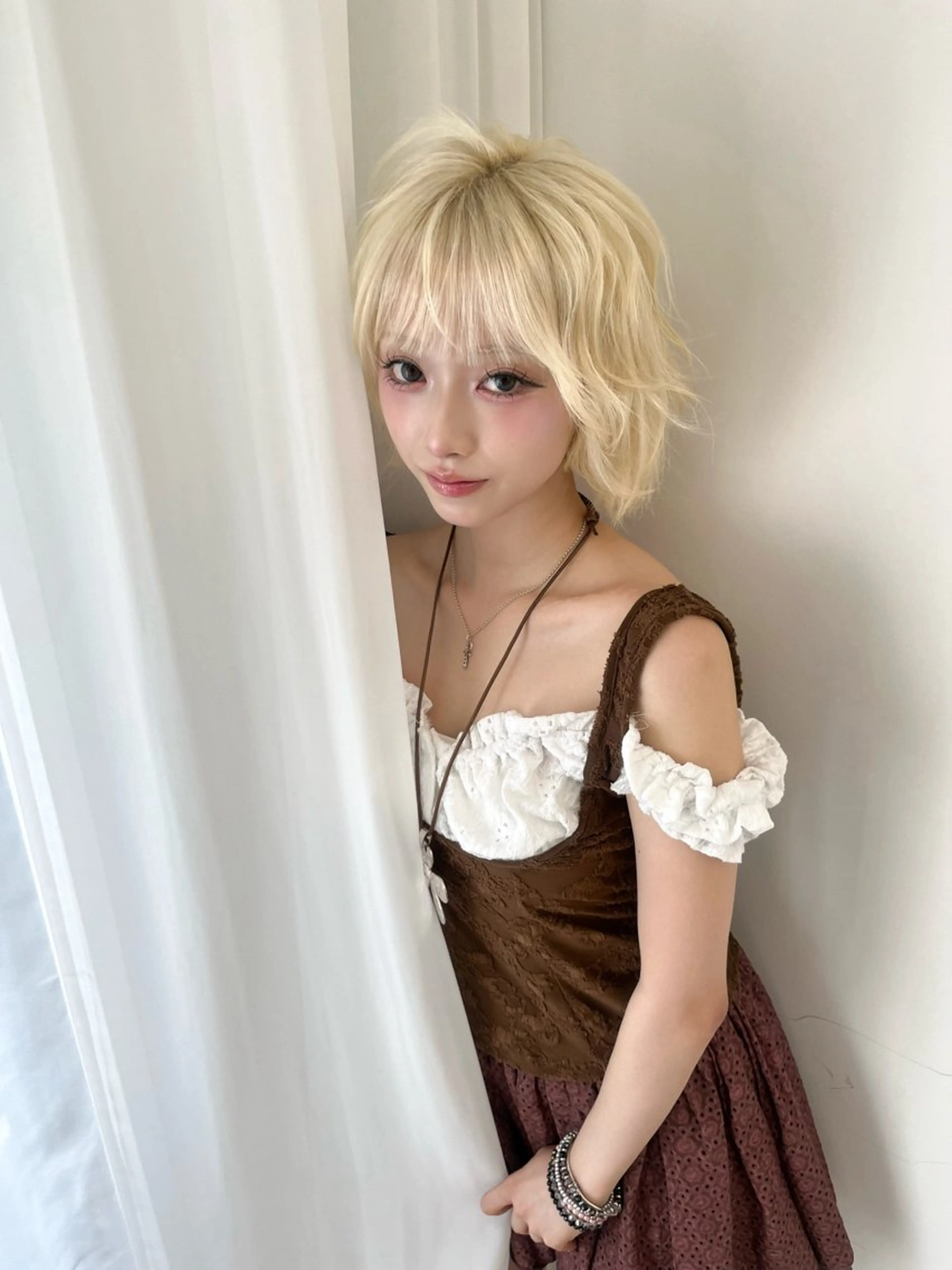 ショート カラー ベージュカラー ブリーチ ブロンド ケアブリーチ ハイレイヤー 透明感カラー🩵🩵 韓国ヘアkanatoのヘアスタイル