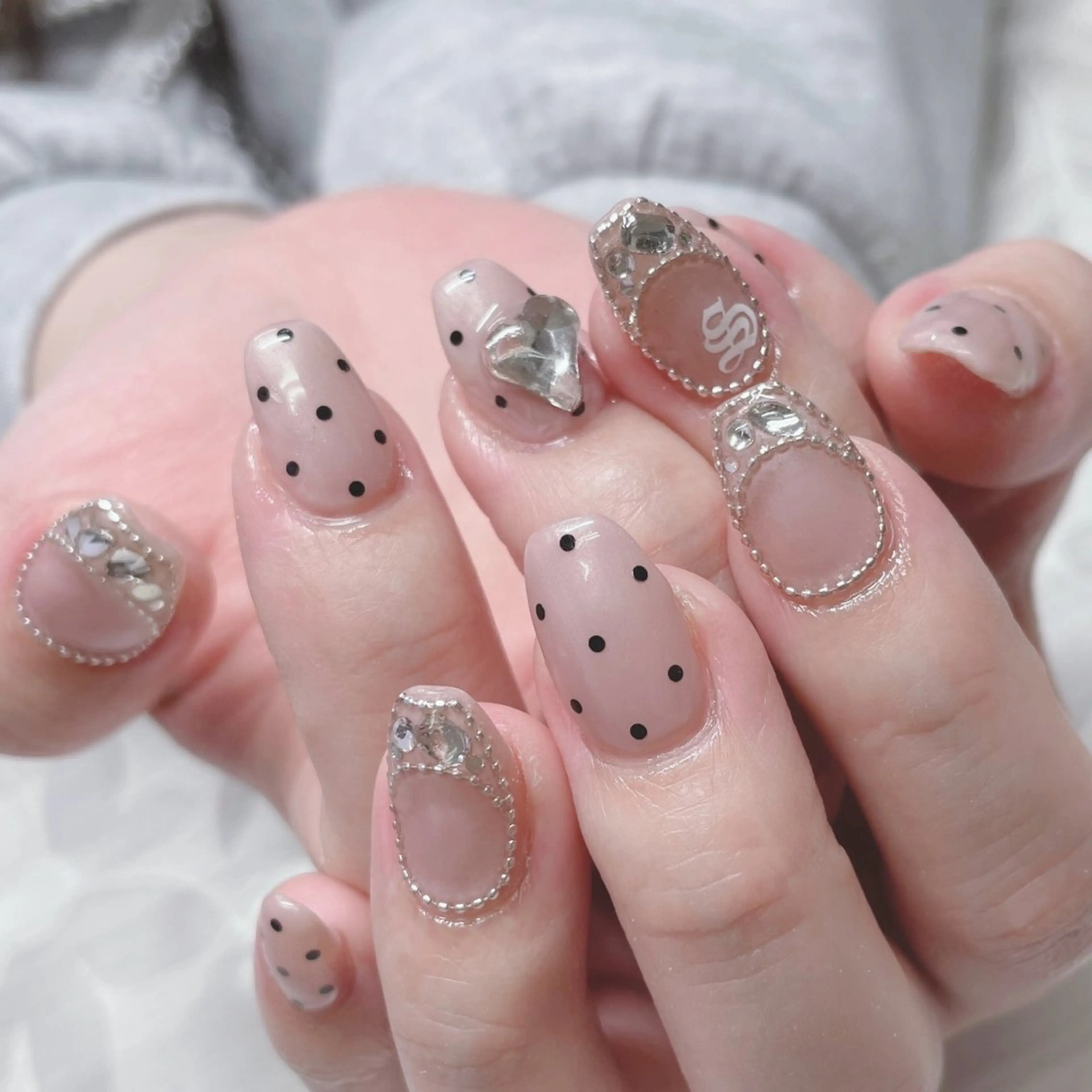 ネイル ドット ジェルネイル キラキラネイル 韓国ネイル パラジェル 芦辺 香奈のネイルデザイン