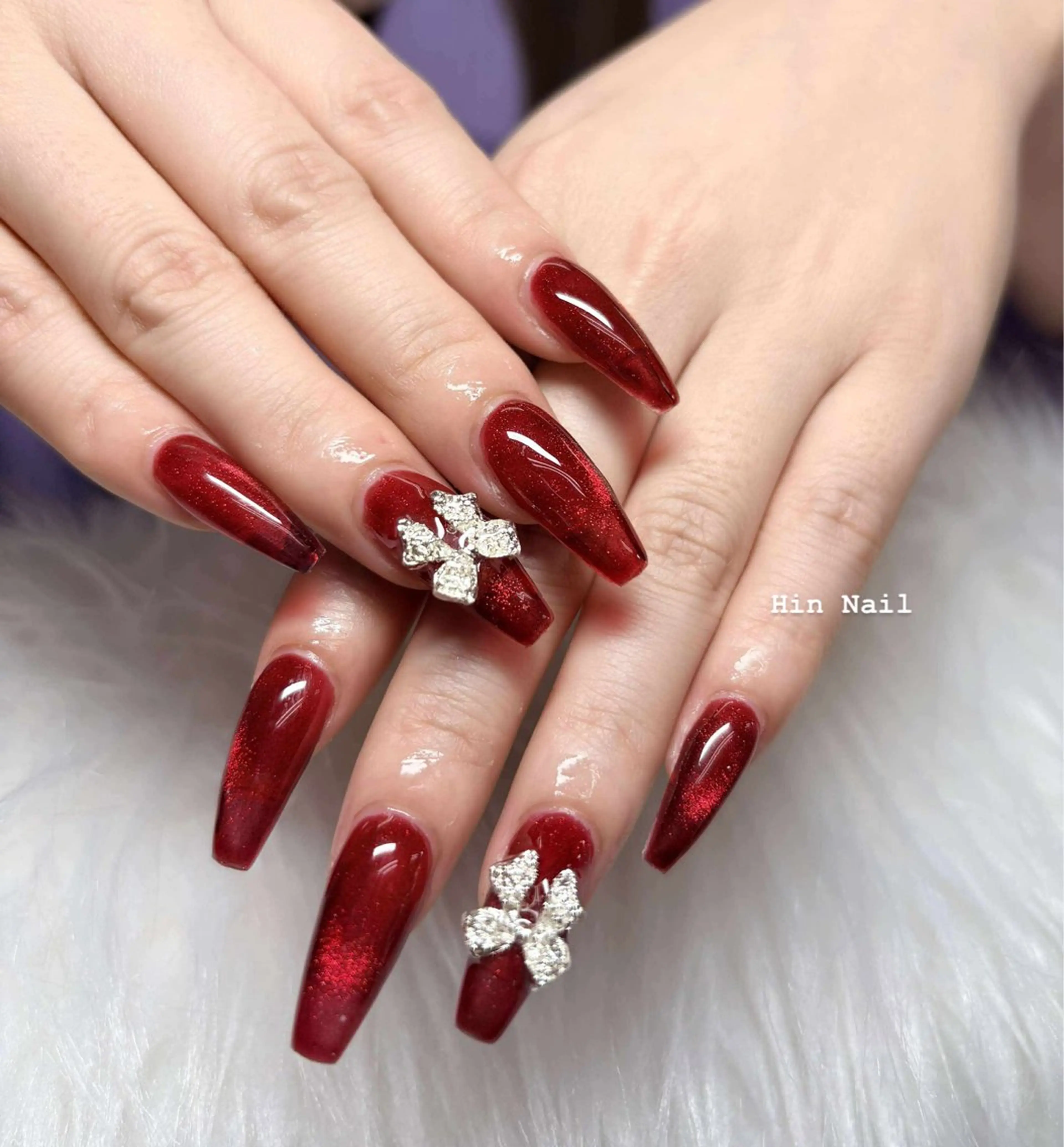 ネイル ボルドー チークネイル フレンチネイル グラデーション キラキラネイル ハンドネイル HIN NAILのネイルデザイン