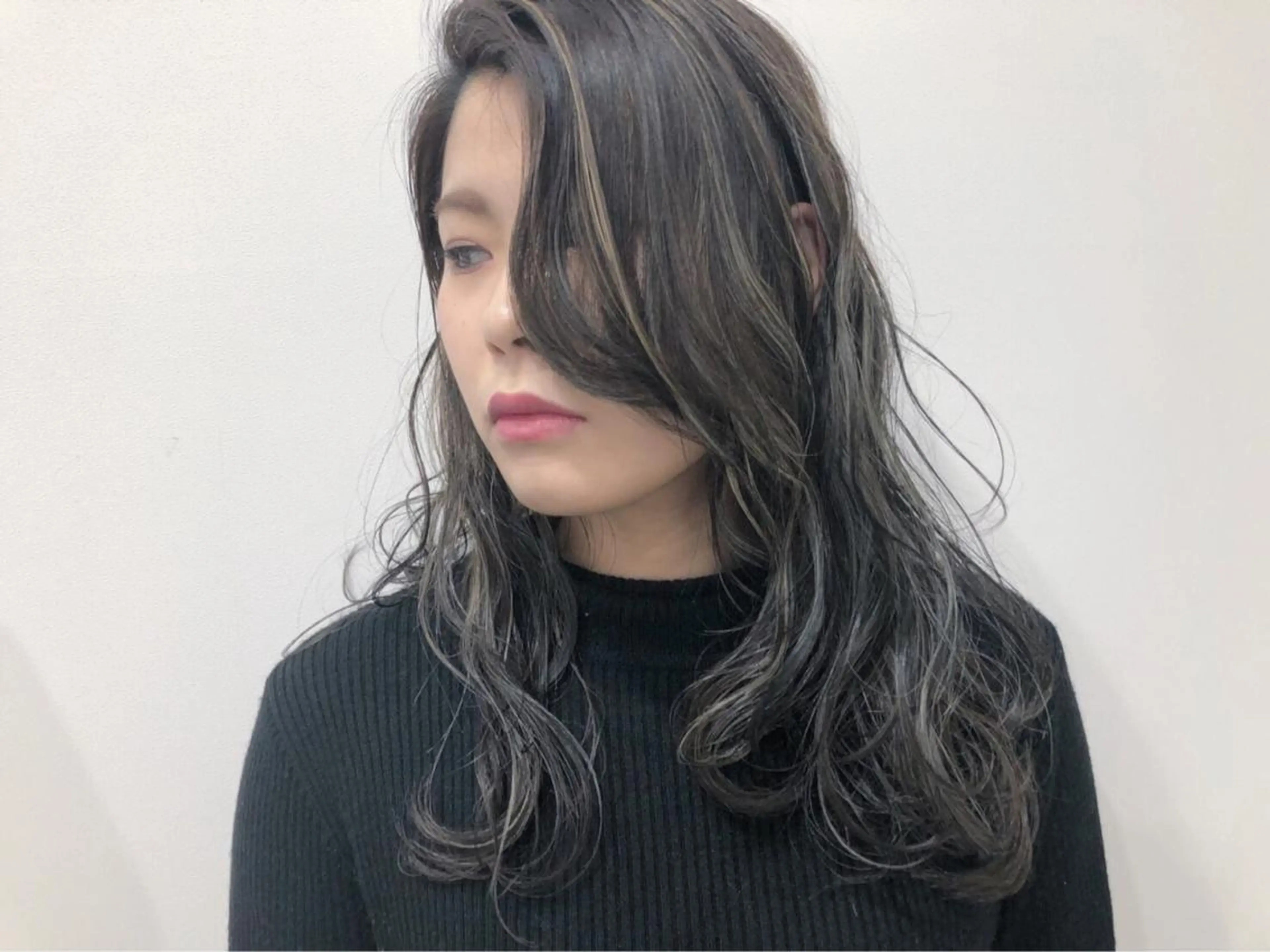 ロング カラー グレージュ ハイライトカラー ハイライト tipi 香椎・千早のヘアスタイル