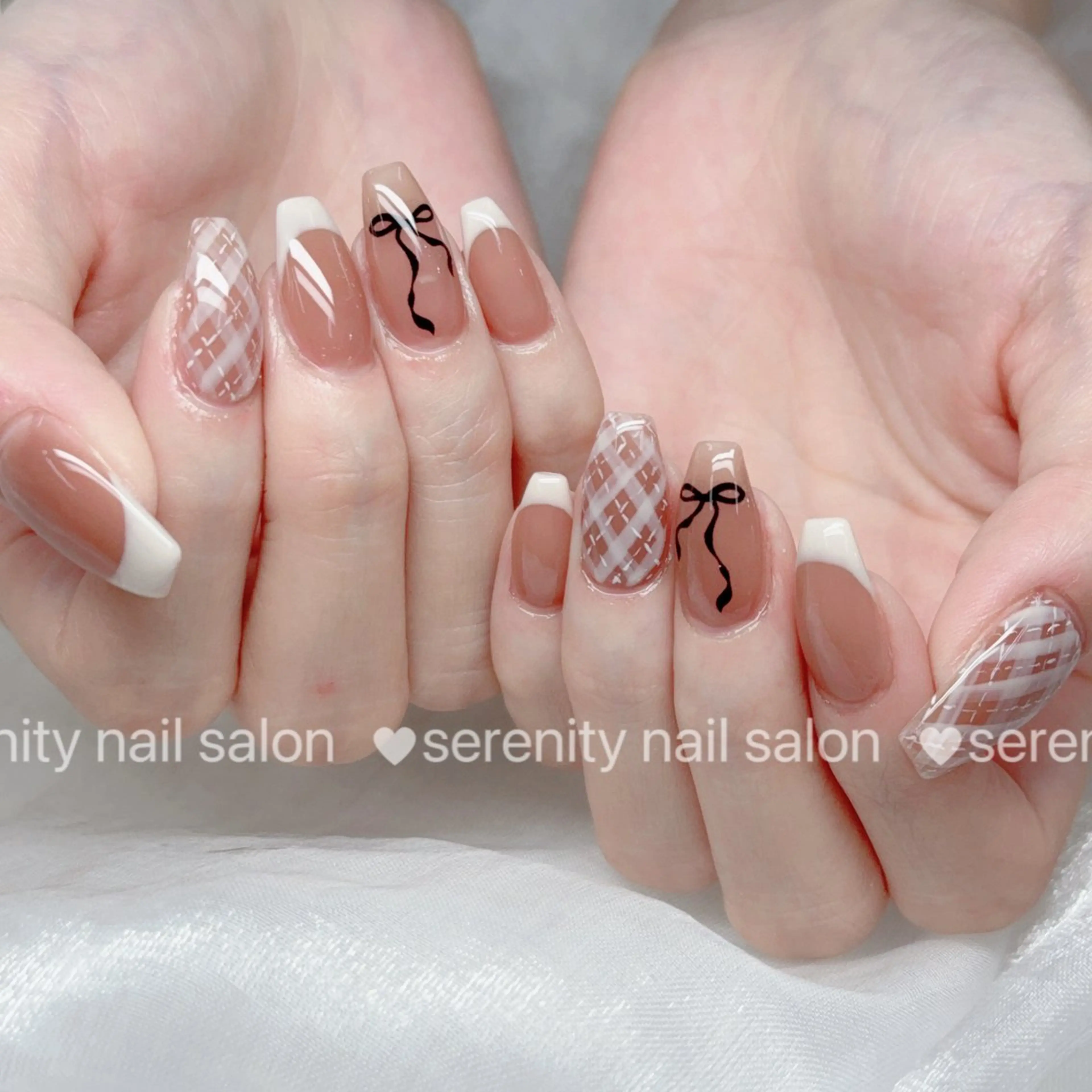 ネイル チークネイル 長さ出し フレンチネイル ジェルネイル キラキラネイル ハンドネイル ハンドケア ✨Serenity ワンホンネイルのネイルデザイン