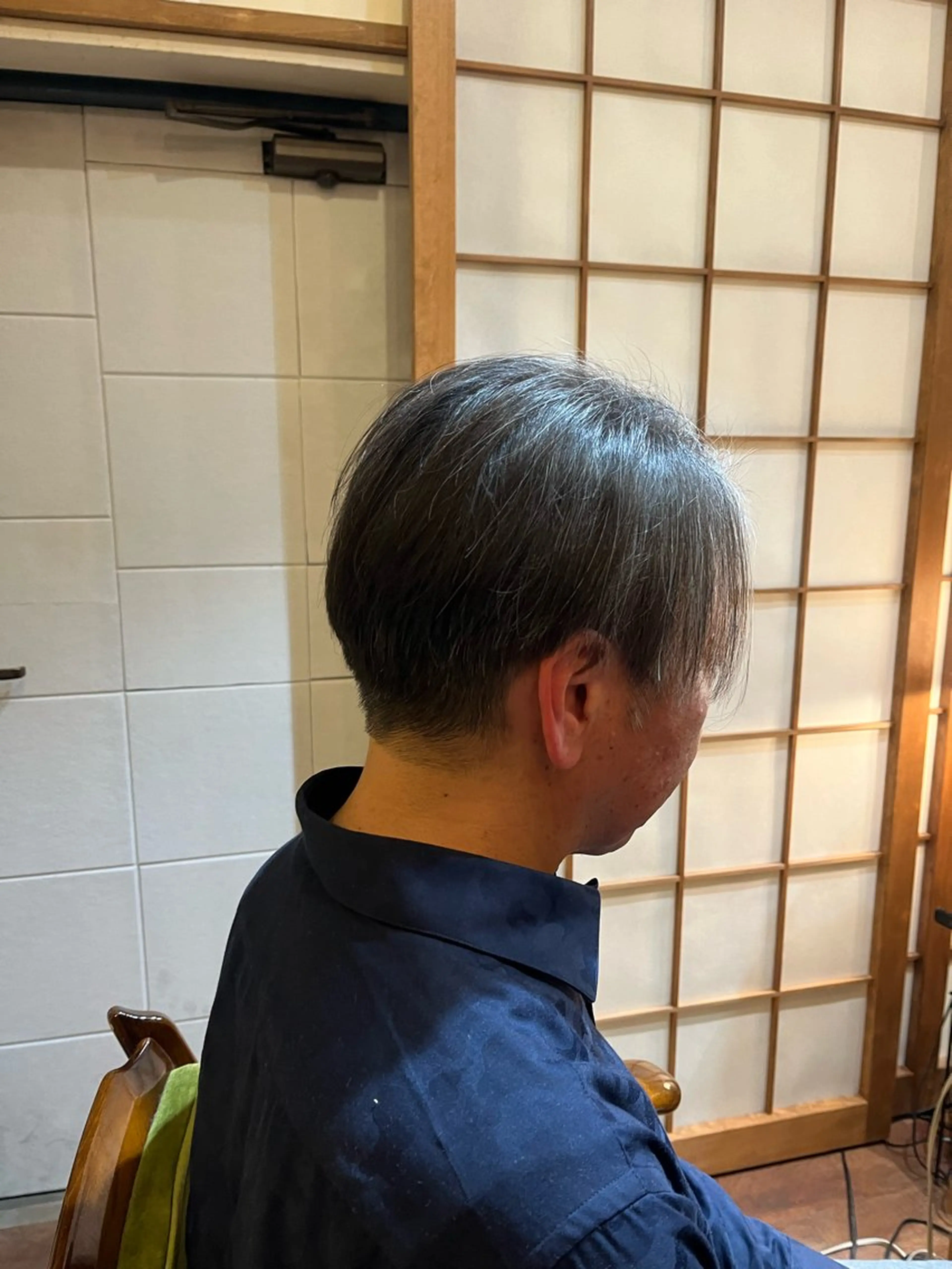 ショート メンズ センターパート 刈り上げ カット ヘッドスパ 抜け感パーマ/ 顔まわり/緒方椋のヘアスタイル