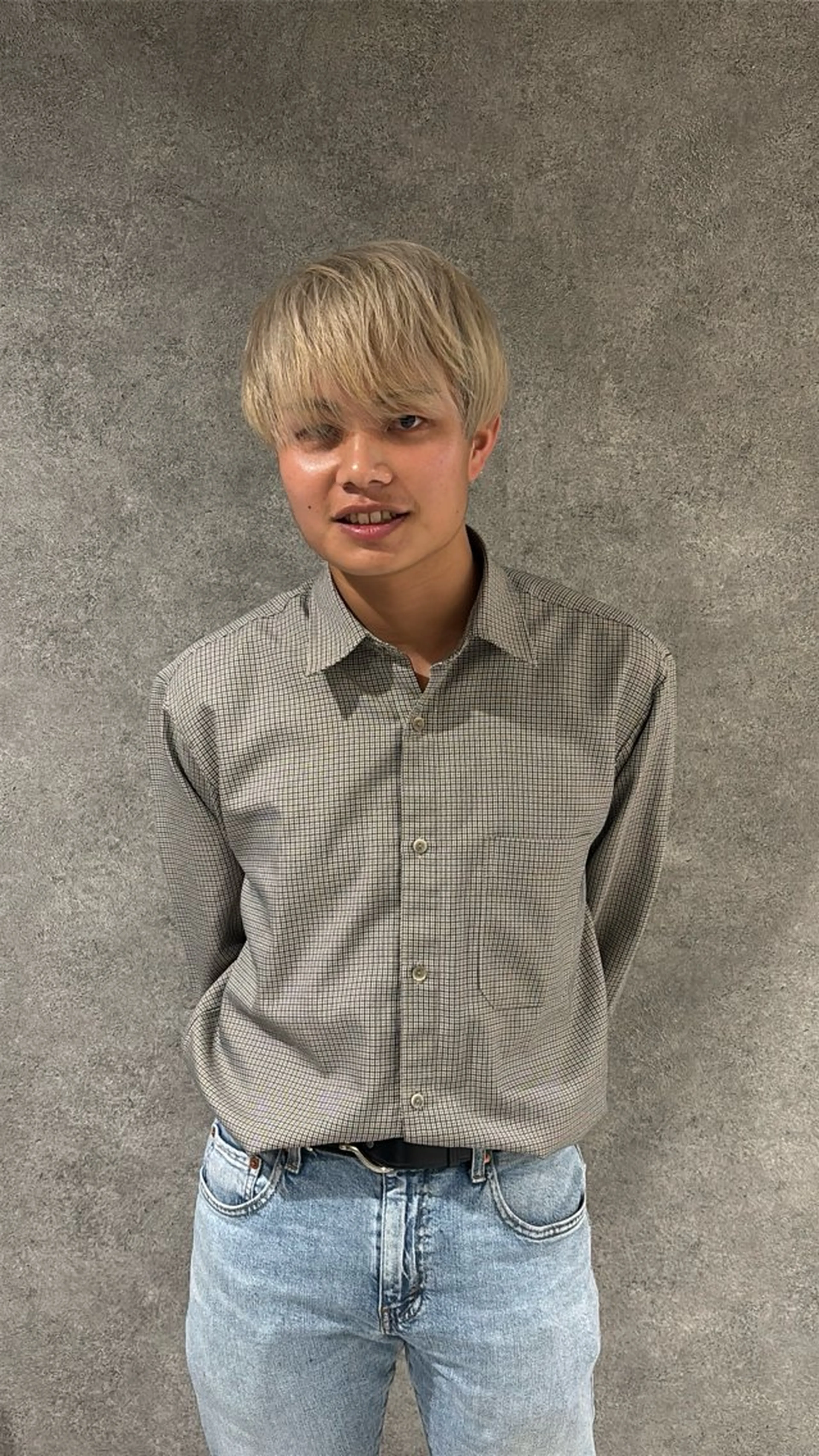 ショート カラー メンズ メンズブリーチ ベージュカラー 黒髪 ブリーチ ホワイトベージュ カット ヘアカラー りんと/メンズ/ 艶カラーのヘアスタイル