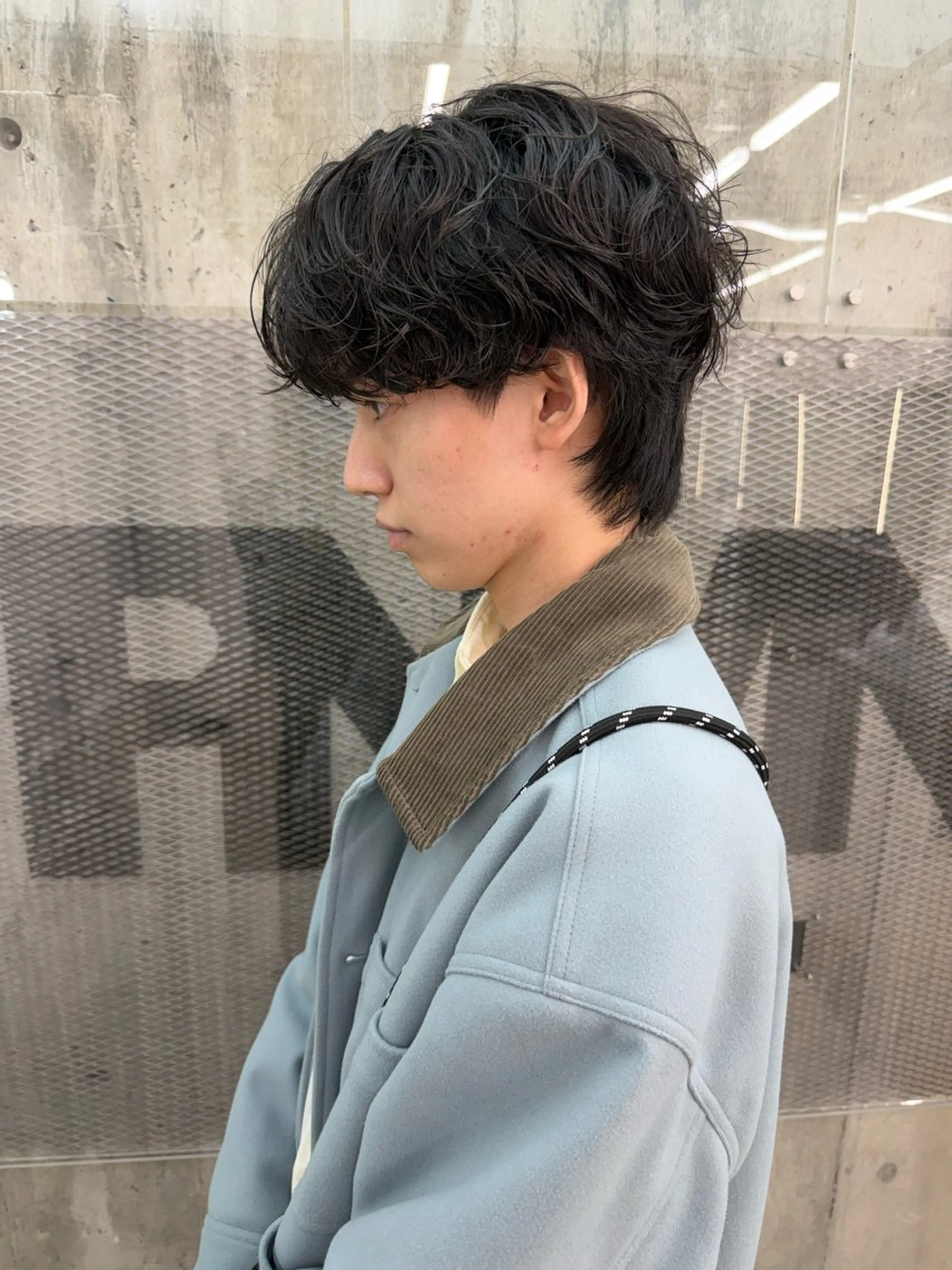 メンズ センターパート コンマヘア ダウンパーマ フェザーパーマ カルマパーマ カット ヘアカラー メンズ特化/ 透明感カラー/りなのヘアスタイル