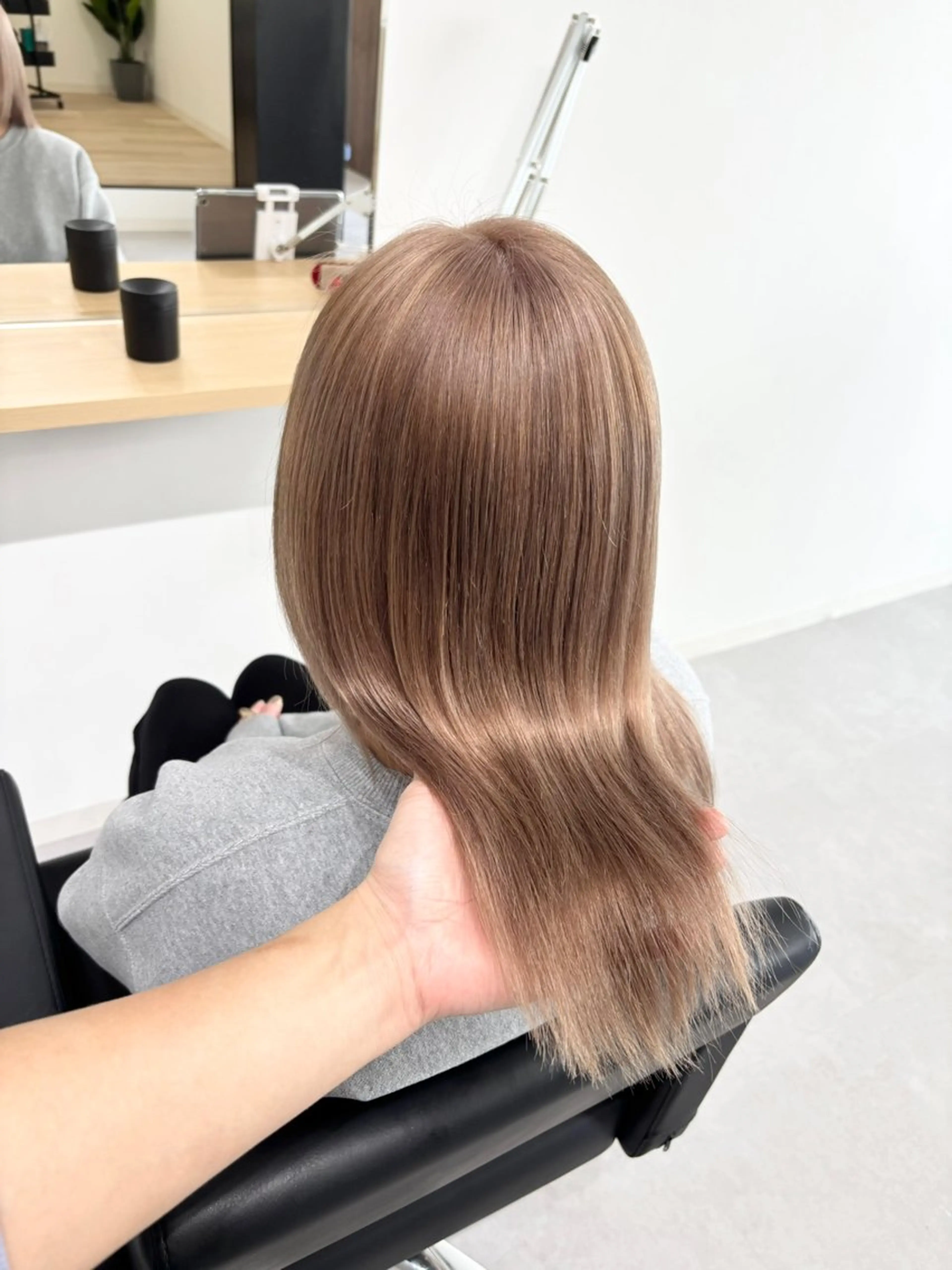 セミロング LAFRE （ラフリ）所属・ケアブリーチ 黒瀬有汰のヘアスタイル
