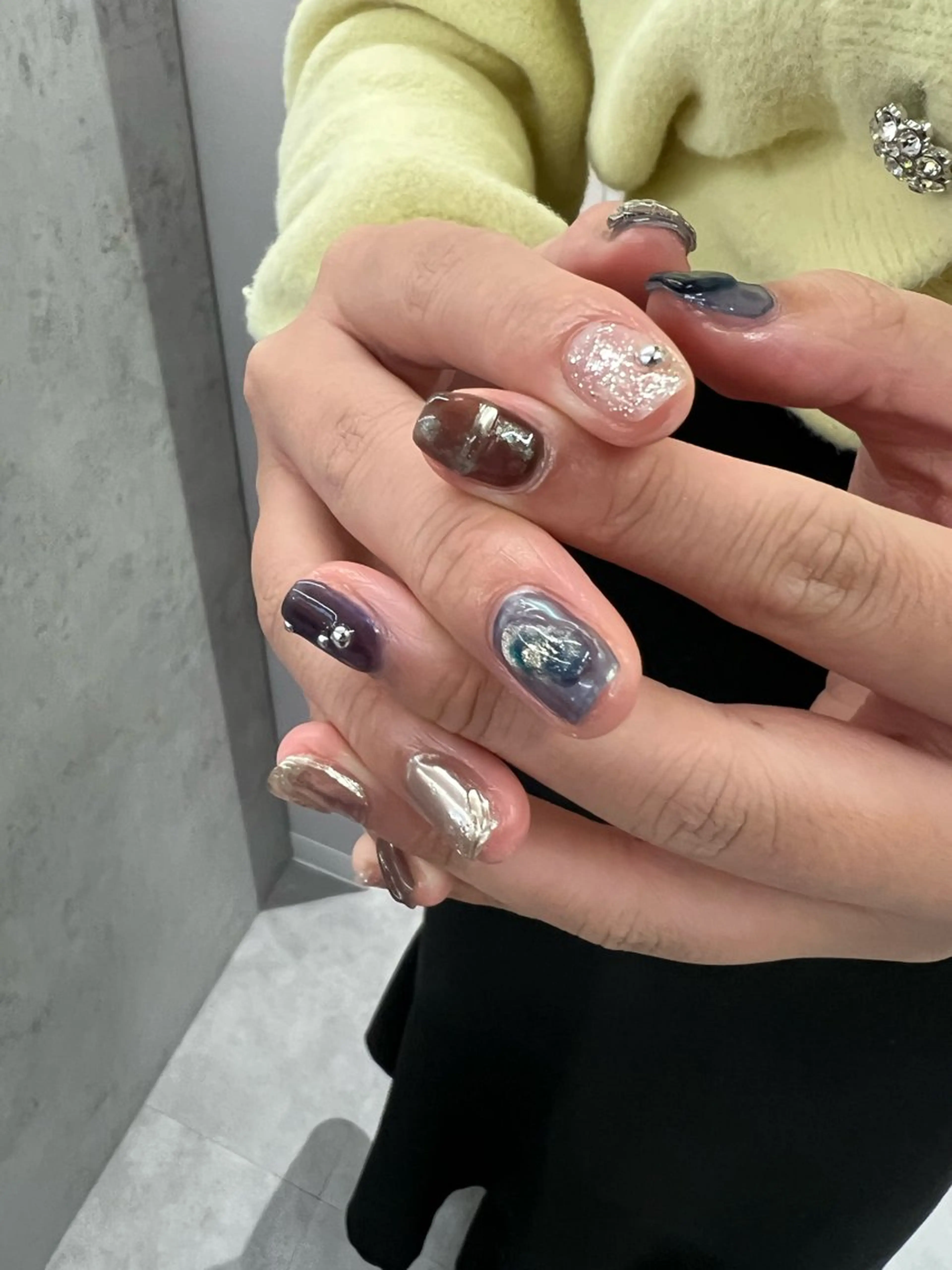 ネイル キラキラネイル ニュアンスネイル シルバー Bana_ Nailのネイルデザイン
