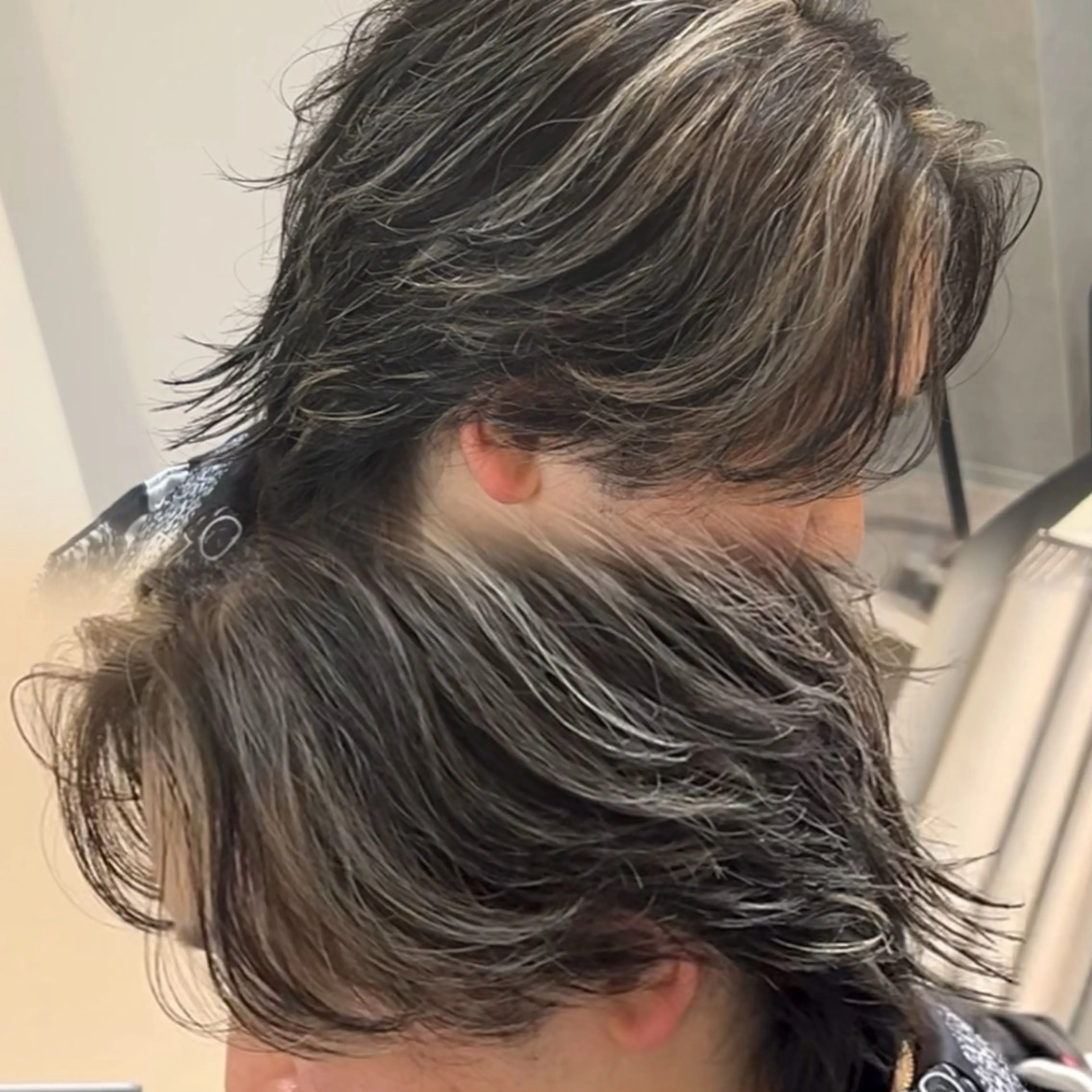 ミディアム ハイライト ウルフカット 外国人風カラー職人 レオのヘアスタイル