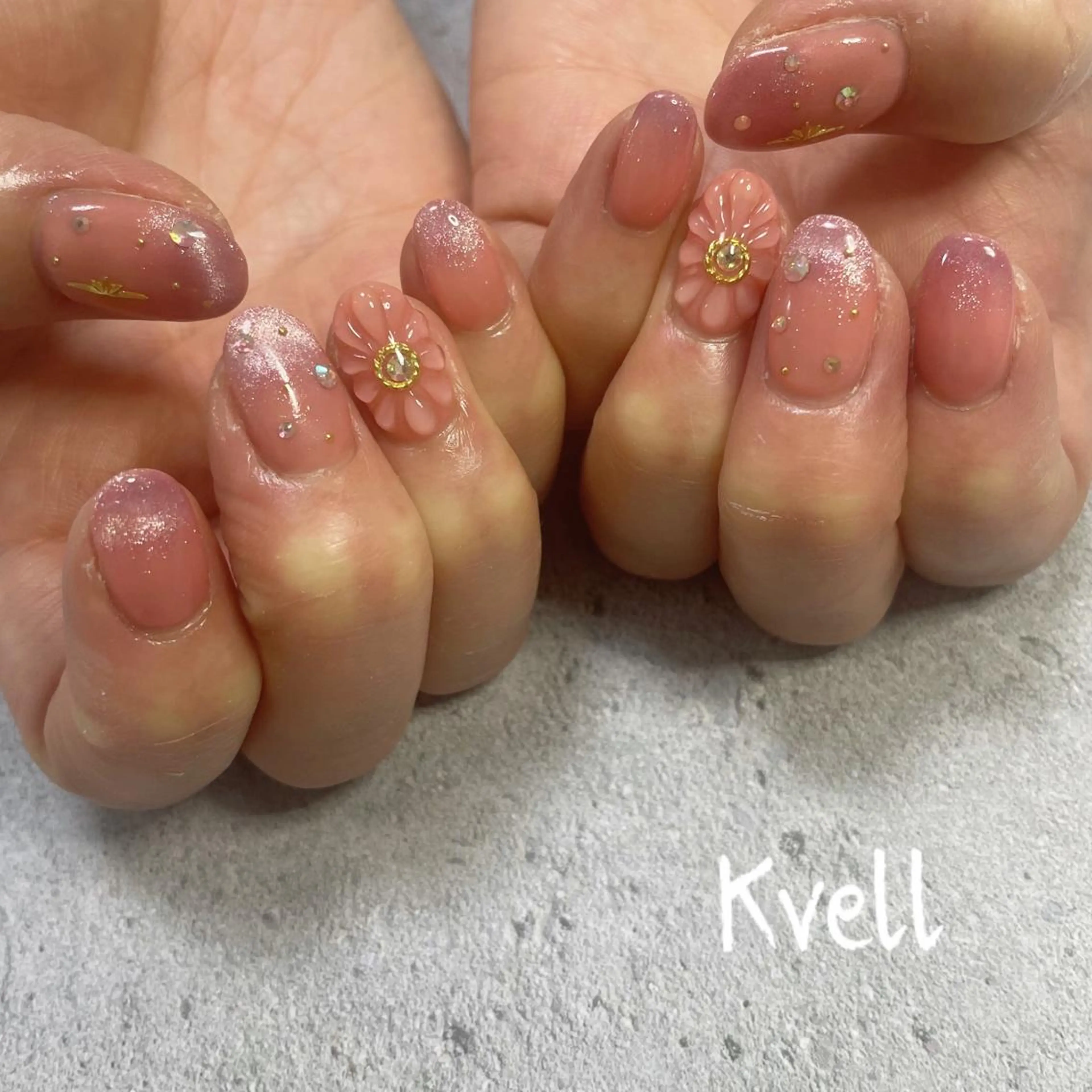 ネイル フラワーネイル ぷっくりネイル ハンドネイル nail salon  Kvell所属・nailsalon Kvellのネイルデザイン