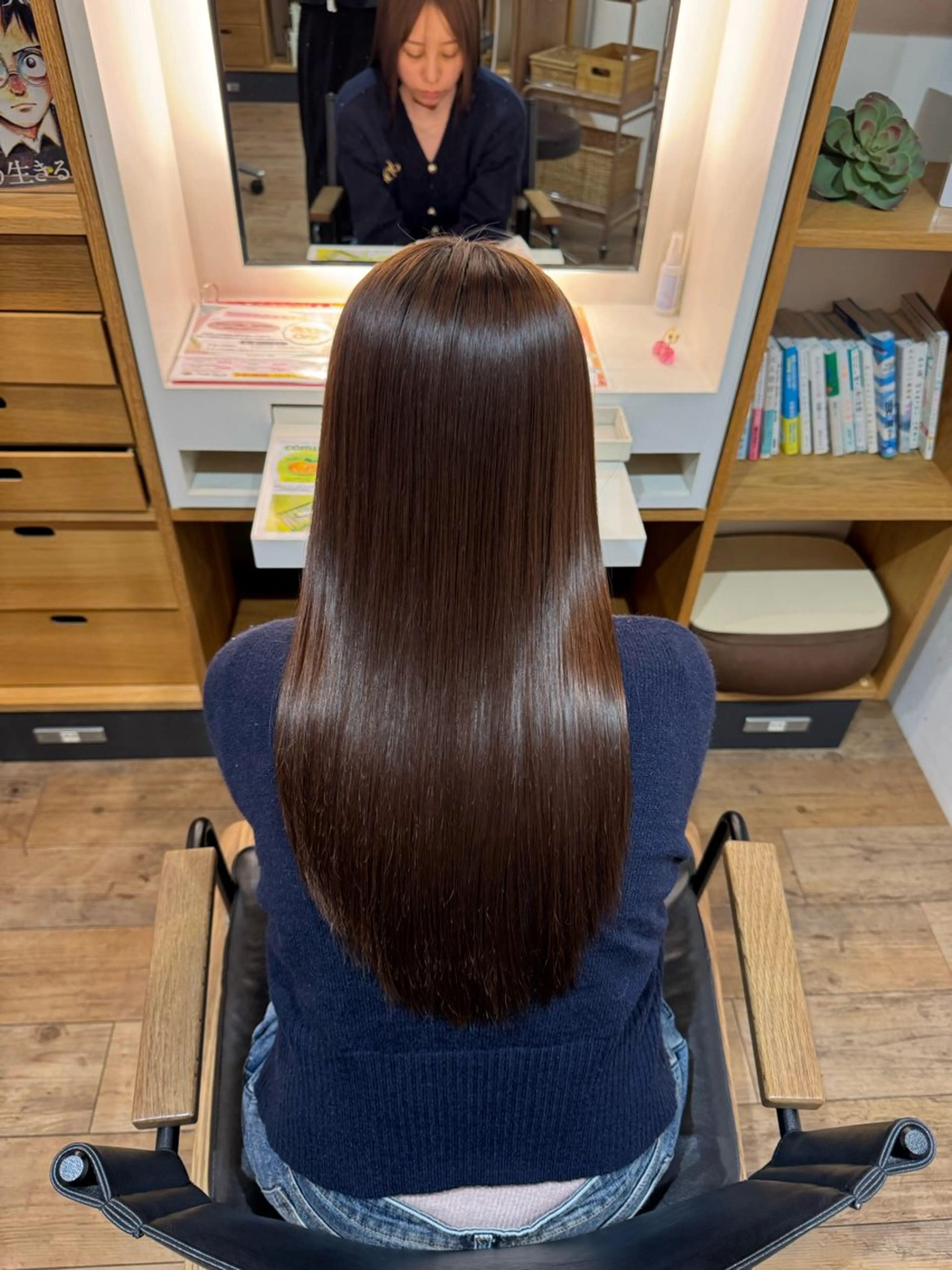 セミロング カット 縮毛矯正 トリートメント afloatkobe所属・美髪/髪質改善 川口凌弥のヘアスタイル