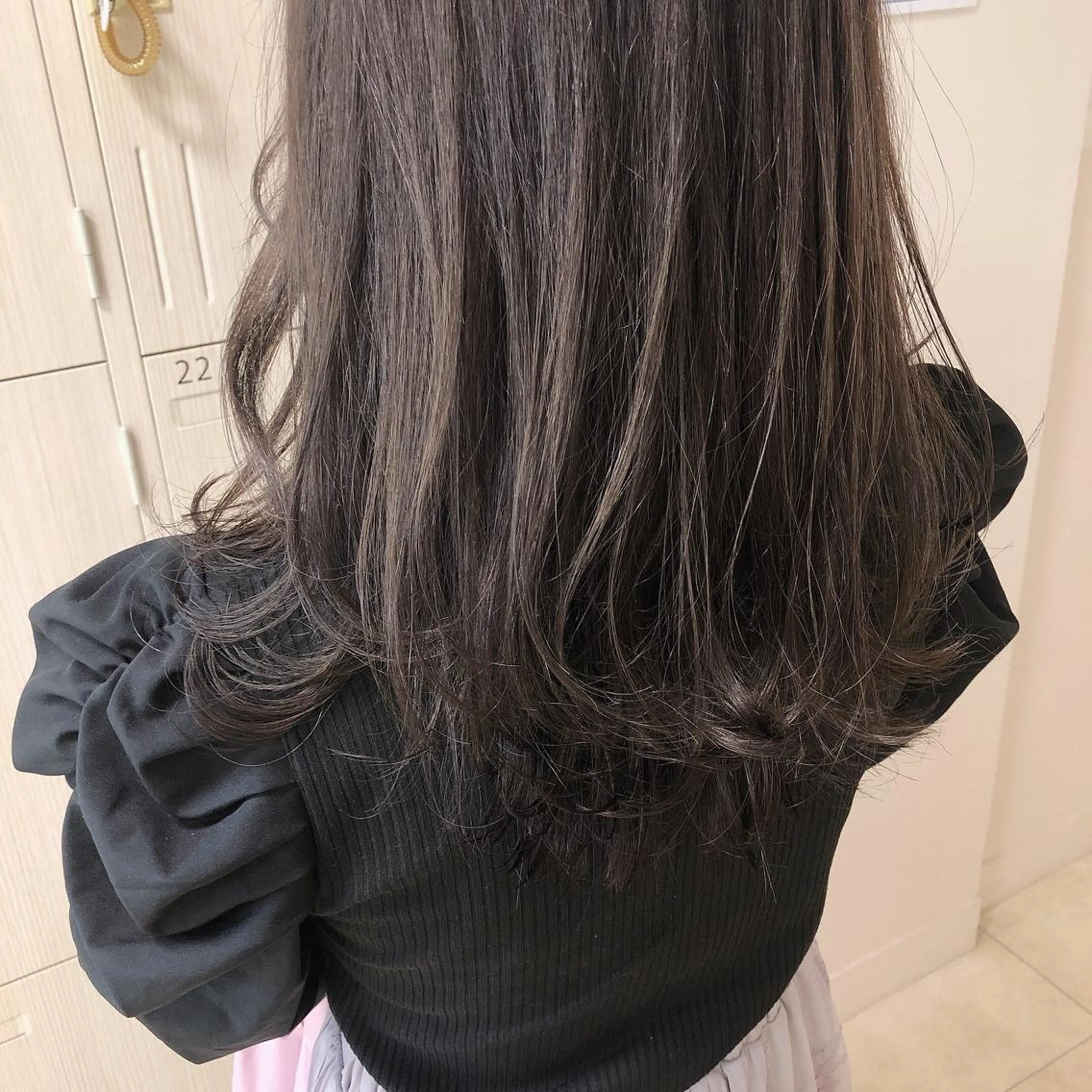 ロング カラー グレージュ ヘアカラー トリートメント ヘッドスパ 似合わせ.ﾍｱｾｯﾄ 得意🌹井上美沙のヘアスタイル