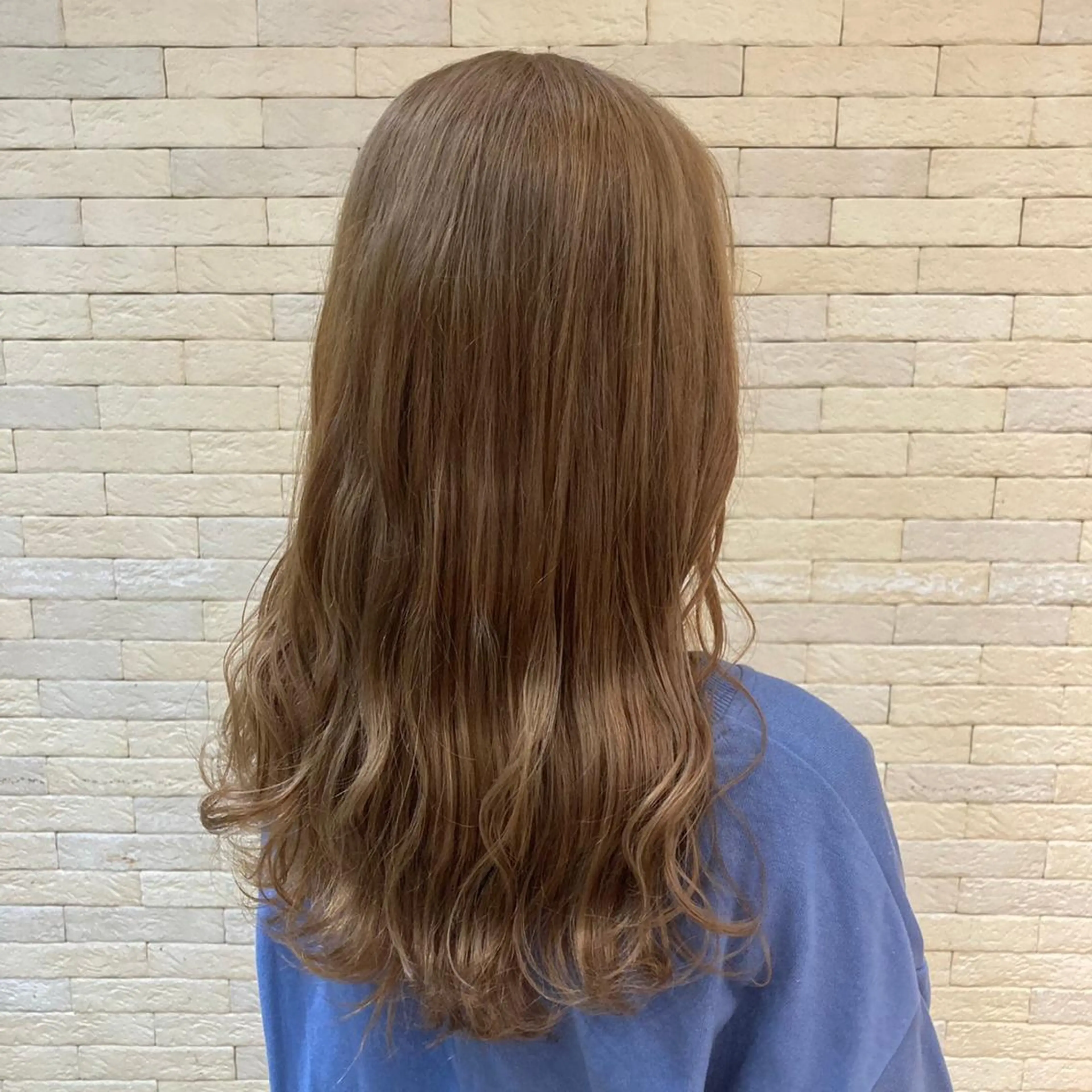 ロング カラー ベージュカラー 上田 紗也のヘアスタイル