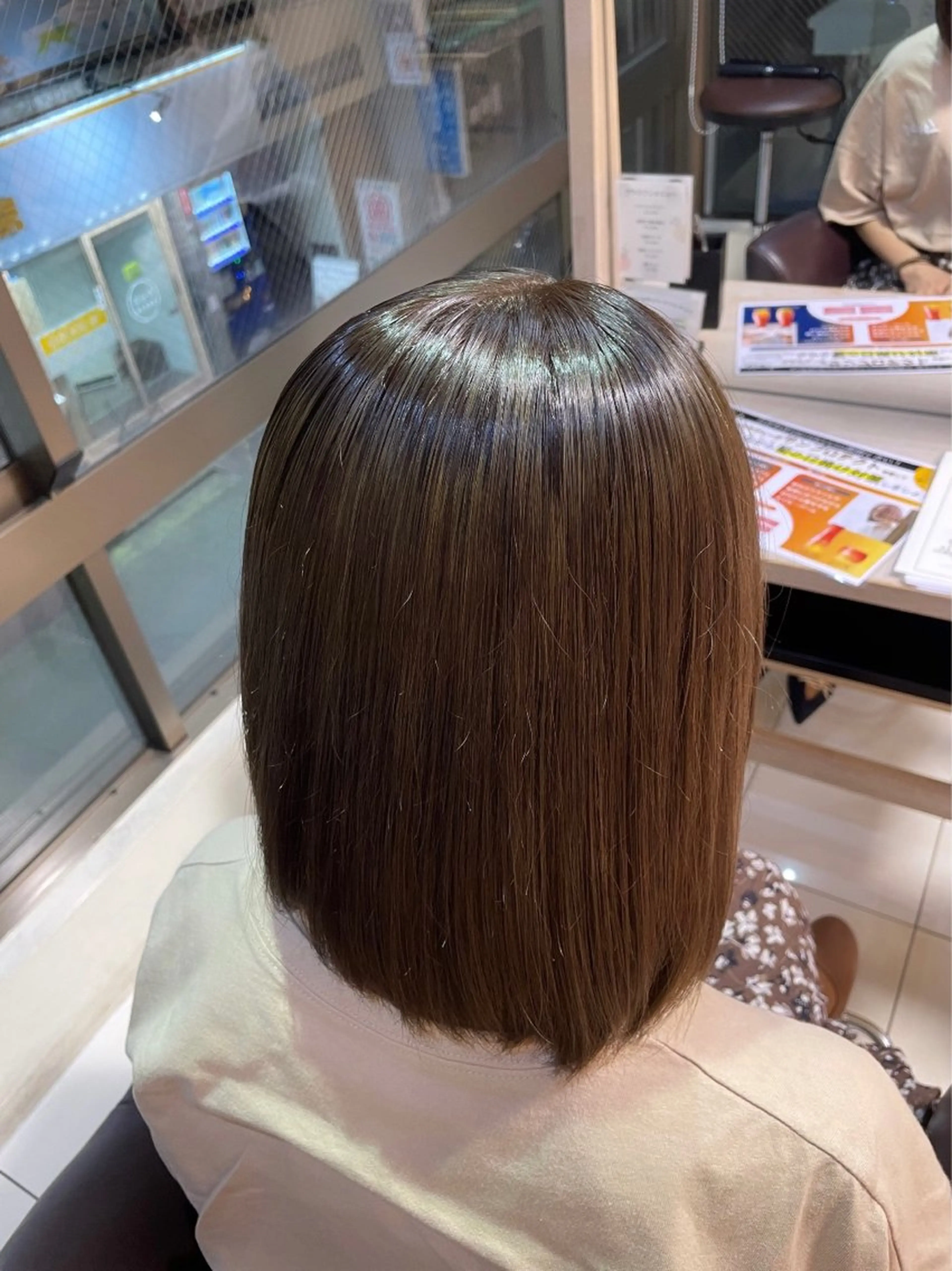 ミディアム ヘアカラー NA NAのヘアスタイル