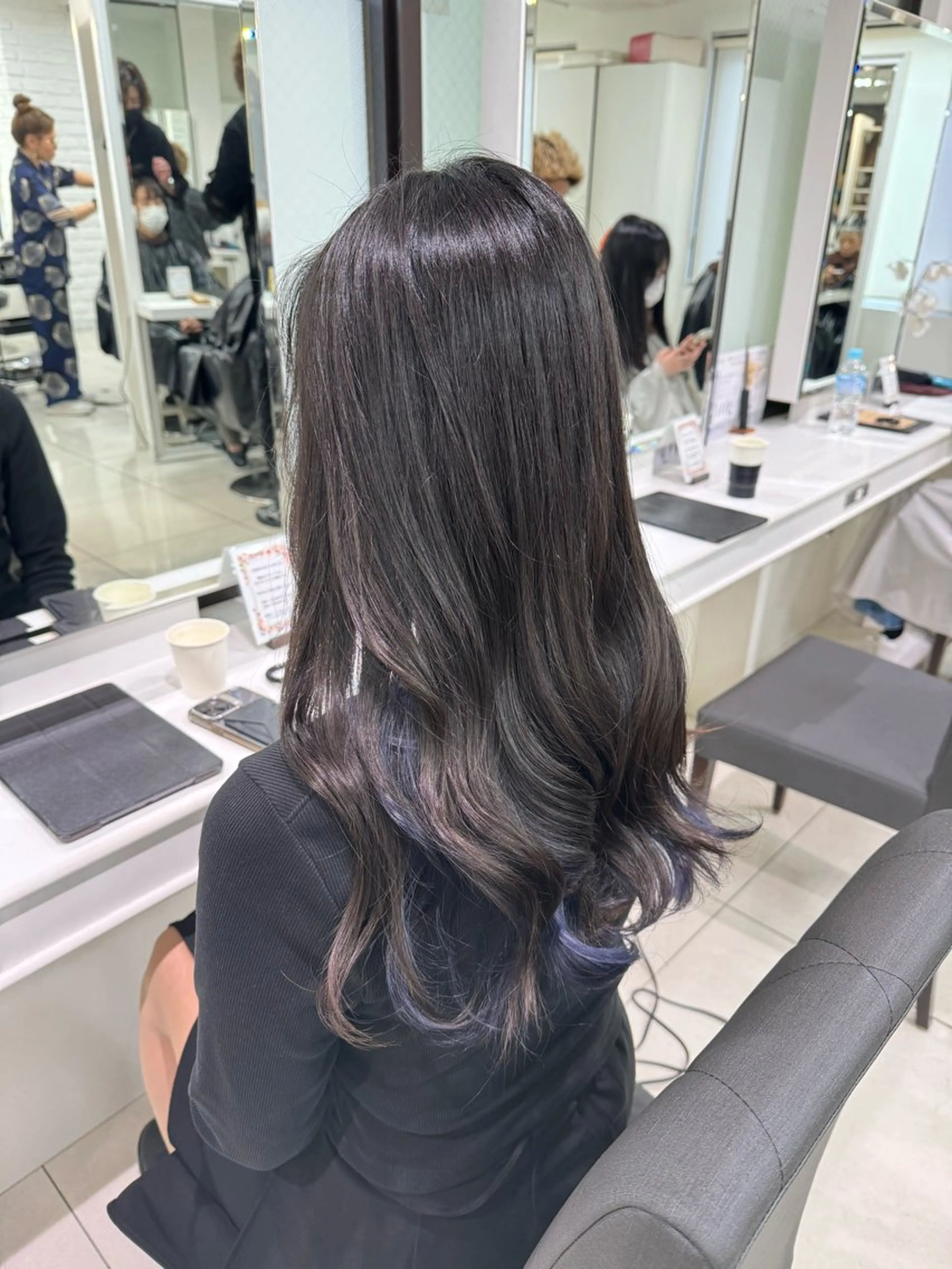 ロング カラー ブリーチ ブルーカラー イルミナカラー インナーカラー ネイビーカラー カット ヘアカラー トリートメント 【デザインカラー】 粥川佳日望のヘアスタイル