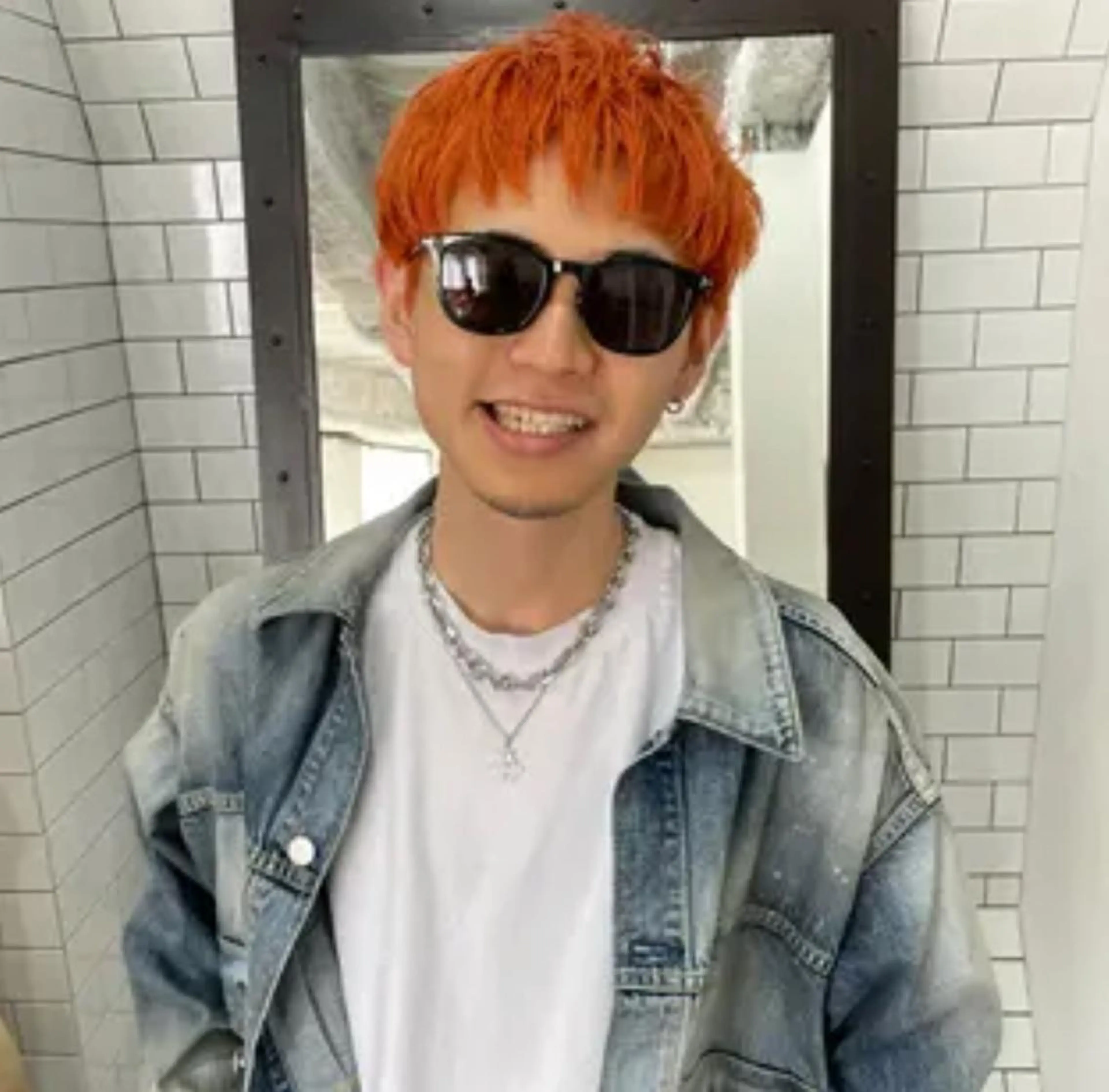 ショート メンズ カラー メンズハイトーン ハイトーンカラー オレンジ ショートヘア legare メンズ カット　山本　真之介のヘアスタイル