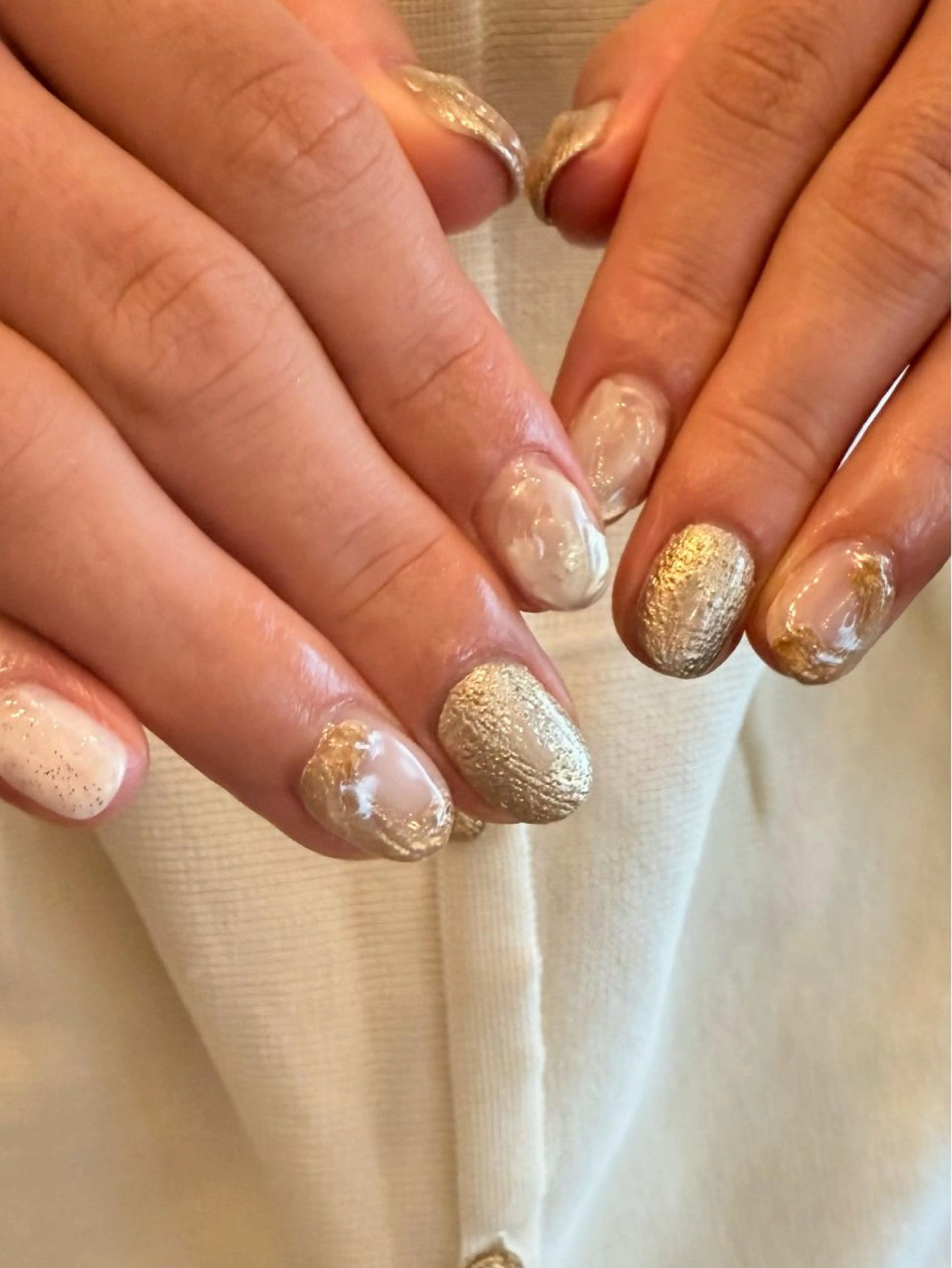 ネイル ゴールド ニュアンスネイル ホワイト filonnail asukaのネイルデザイン