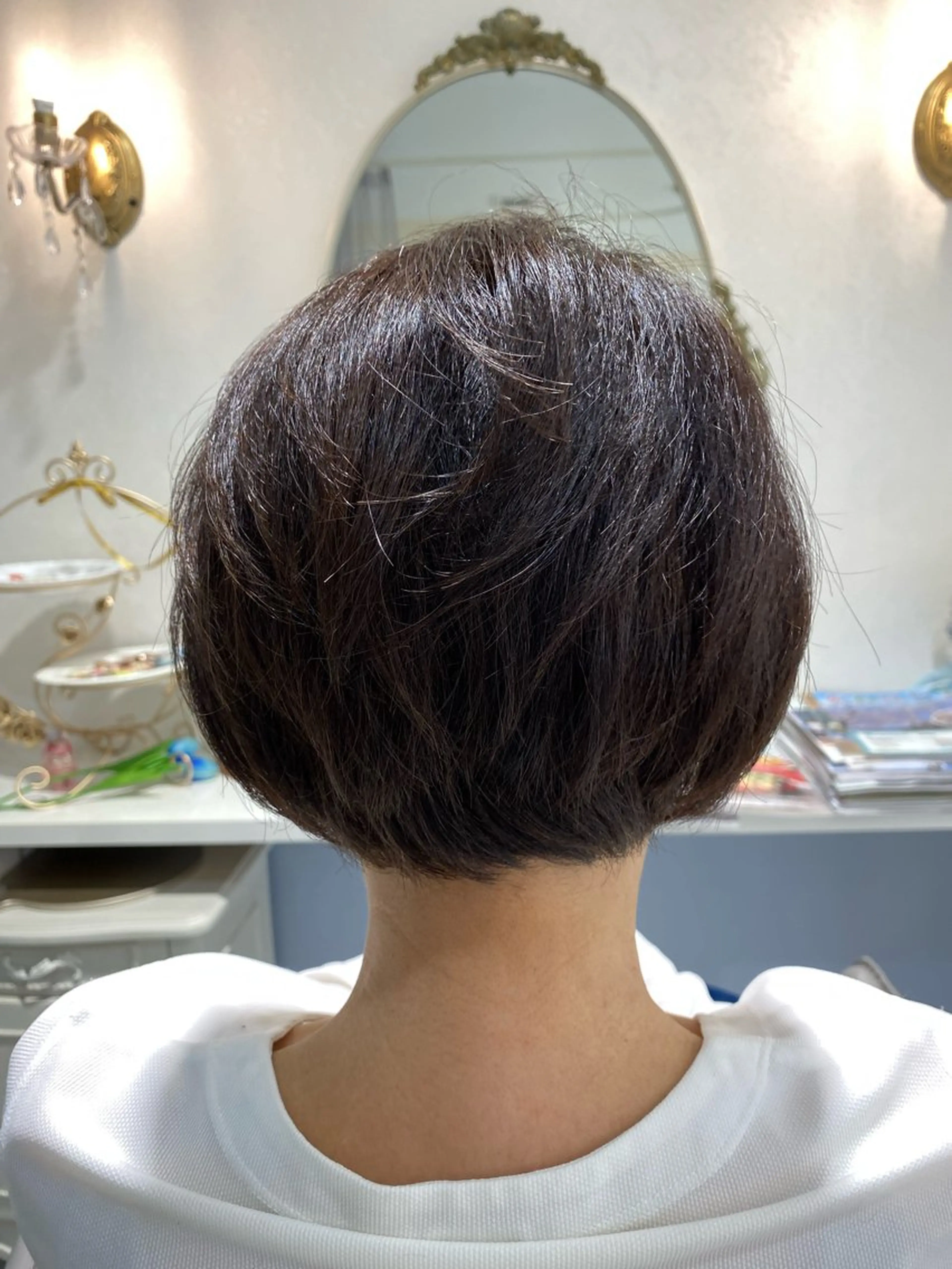 ショート カラー ブラウンカラー オリーブブラウン 顔周りカット ショートヘア ルミア所属・MASUMI ／LUMIAのヘアスタイル
