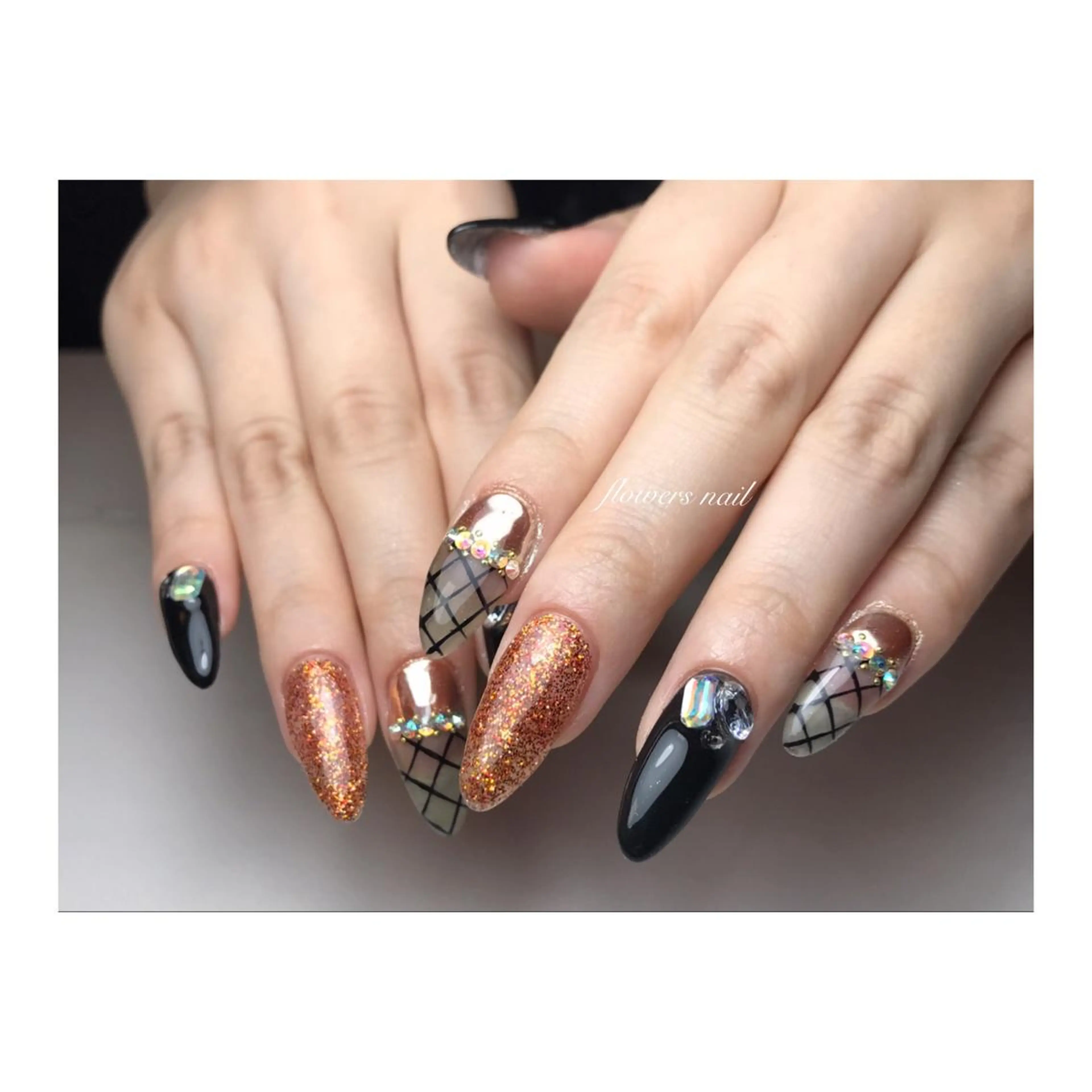 ネイル レース ミラーネイル flowers nailのネイルデザイン
