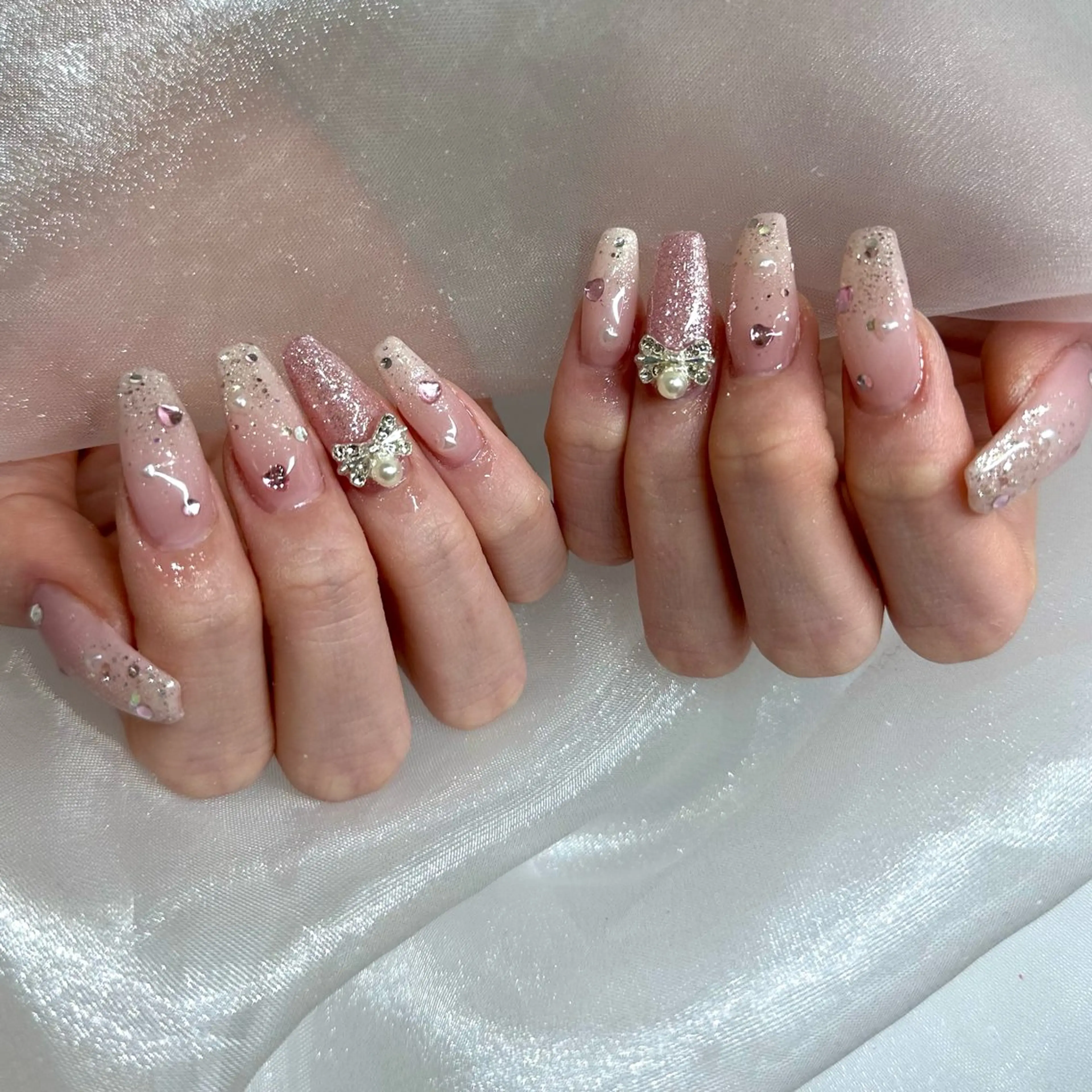 ネイル キラキラネイル 韓国ネイル ピンク リボン ワンホンネイル ume hairsalon所属・nono/ 熊取ﾈｲﾙｻﾛﾝのネイルデザイン