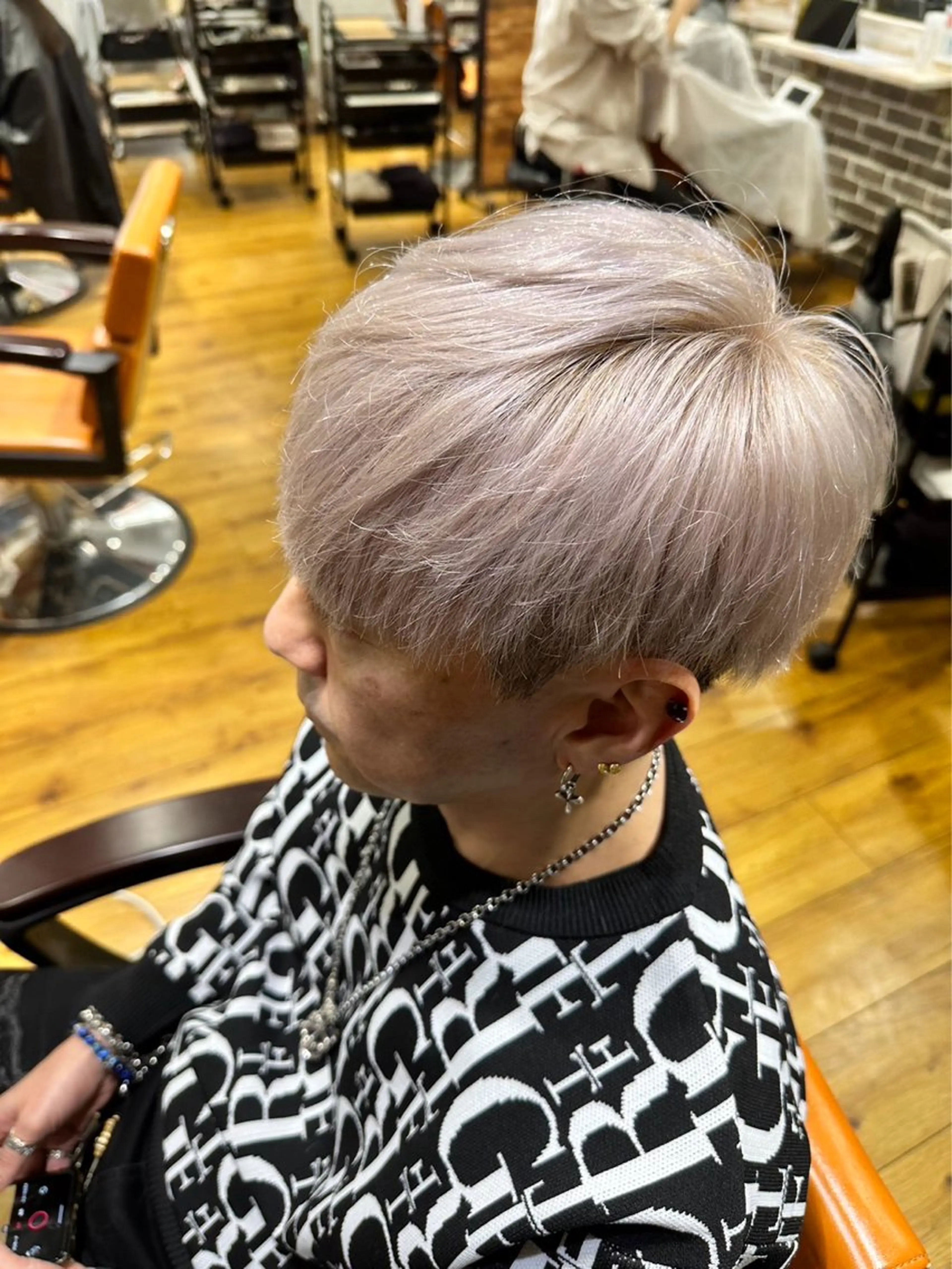 カラー ベージュカラー ブリーチ ミルクティーベージュ ホワイトミルクティーベージュ カット ヘアカラー トリートメント ヘアセット PARK.なんば本店 ミルボンAujua認定サロン[パーク]所属・辻優太/ハイトーン/ デザインカラー🥀のヘアスタイル