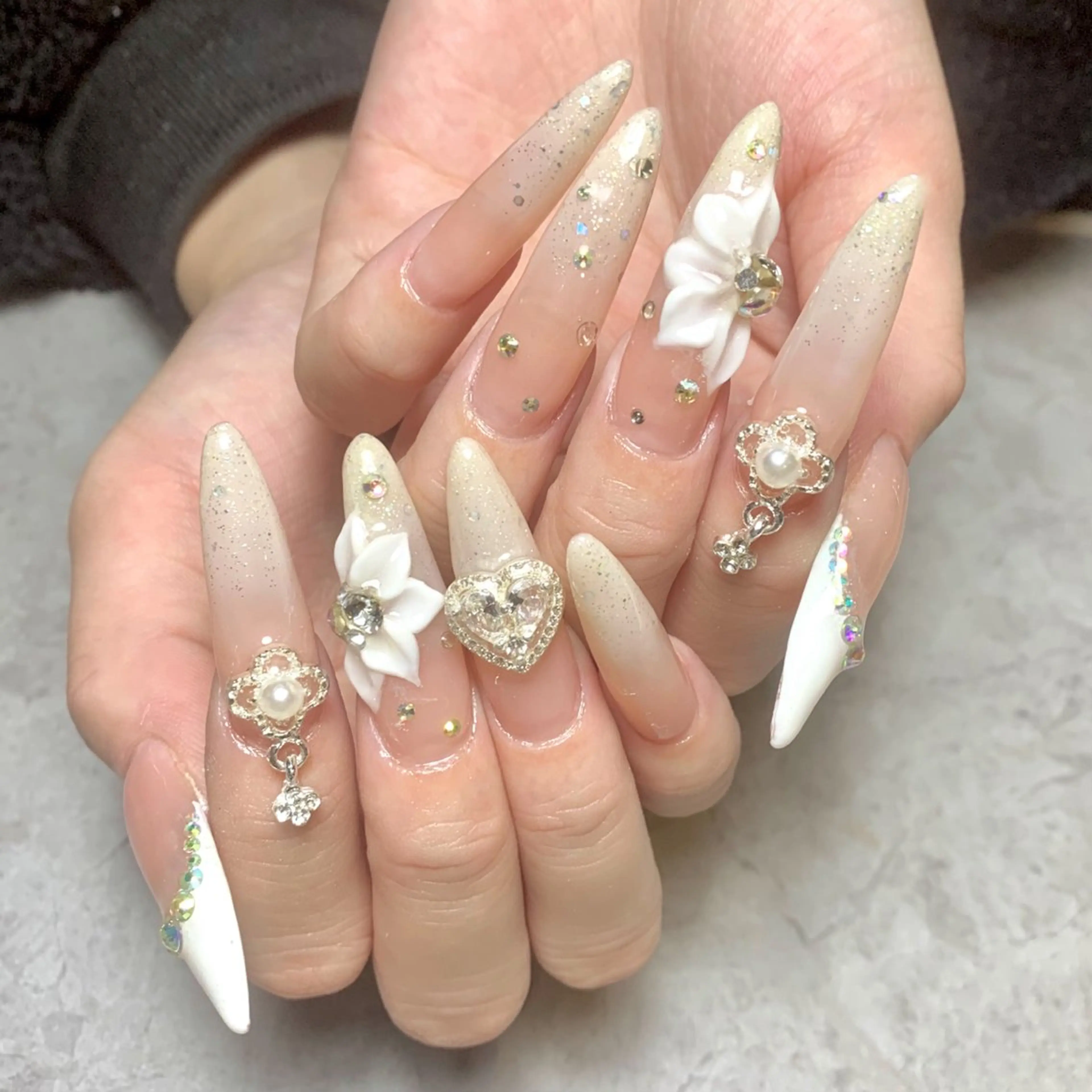 ネイル フレンチネイル キラキラネイル Nail Salon Lillion【リリオン】所属・lillion karenのネイルデザイン