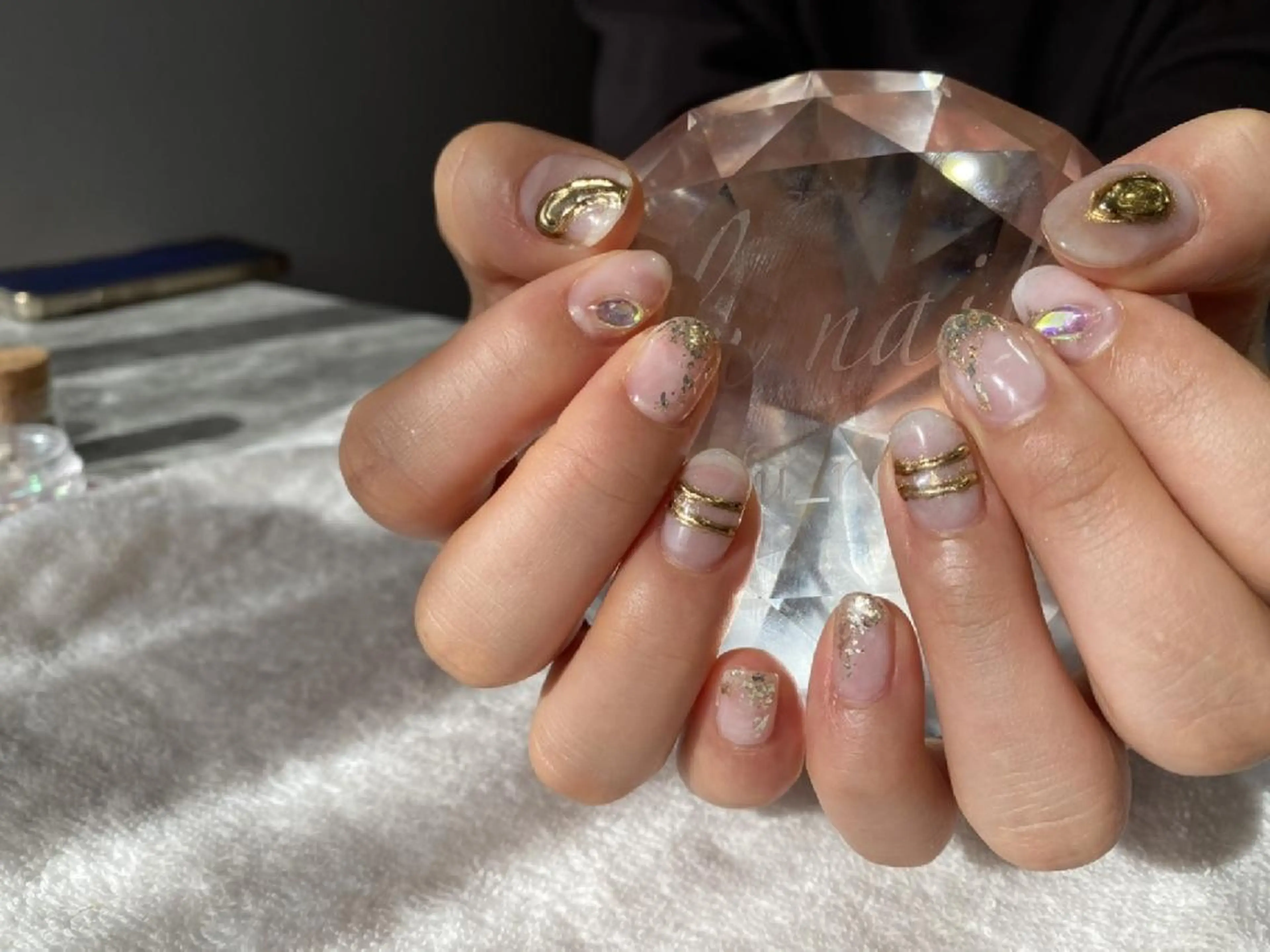 ネイル ミラーネイル 持ち込み ニュアンスネイル ホワイト 佐野 愛美のエステ・リラクイメージ