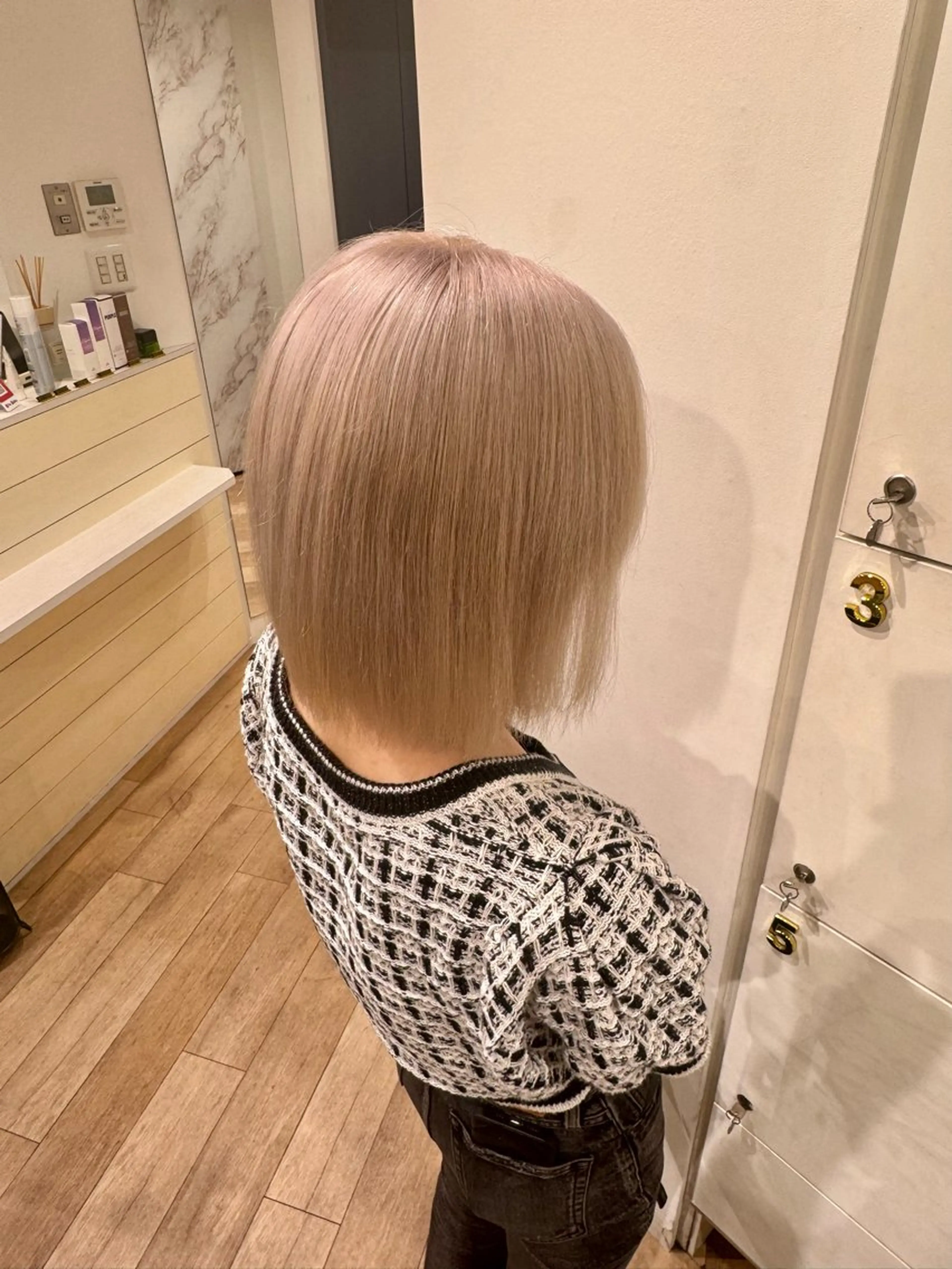 ロング カラー ベージュカラー バイオレットカラー 新宿/レイヤー/ ブリーチ/西川翔真のヘアスタイル