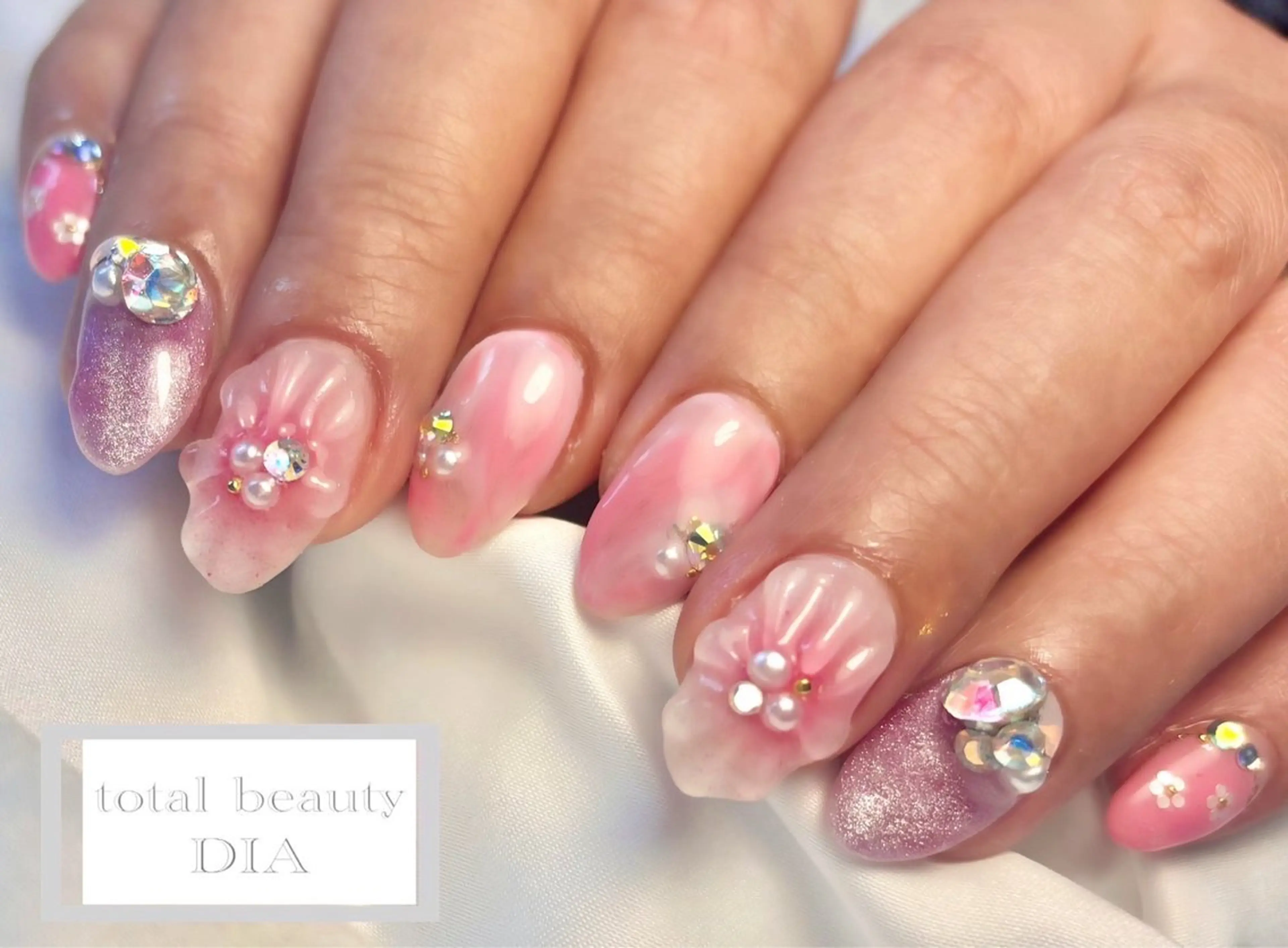 ネイル total beauty DIA所属・ネイリスト SHOKOのネイルデザイン