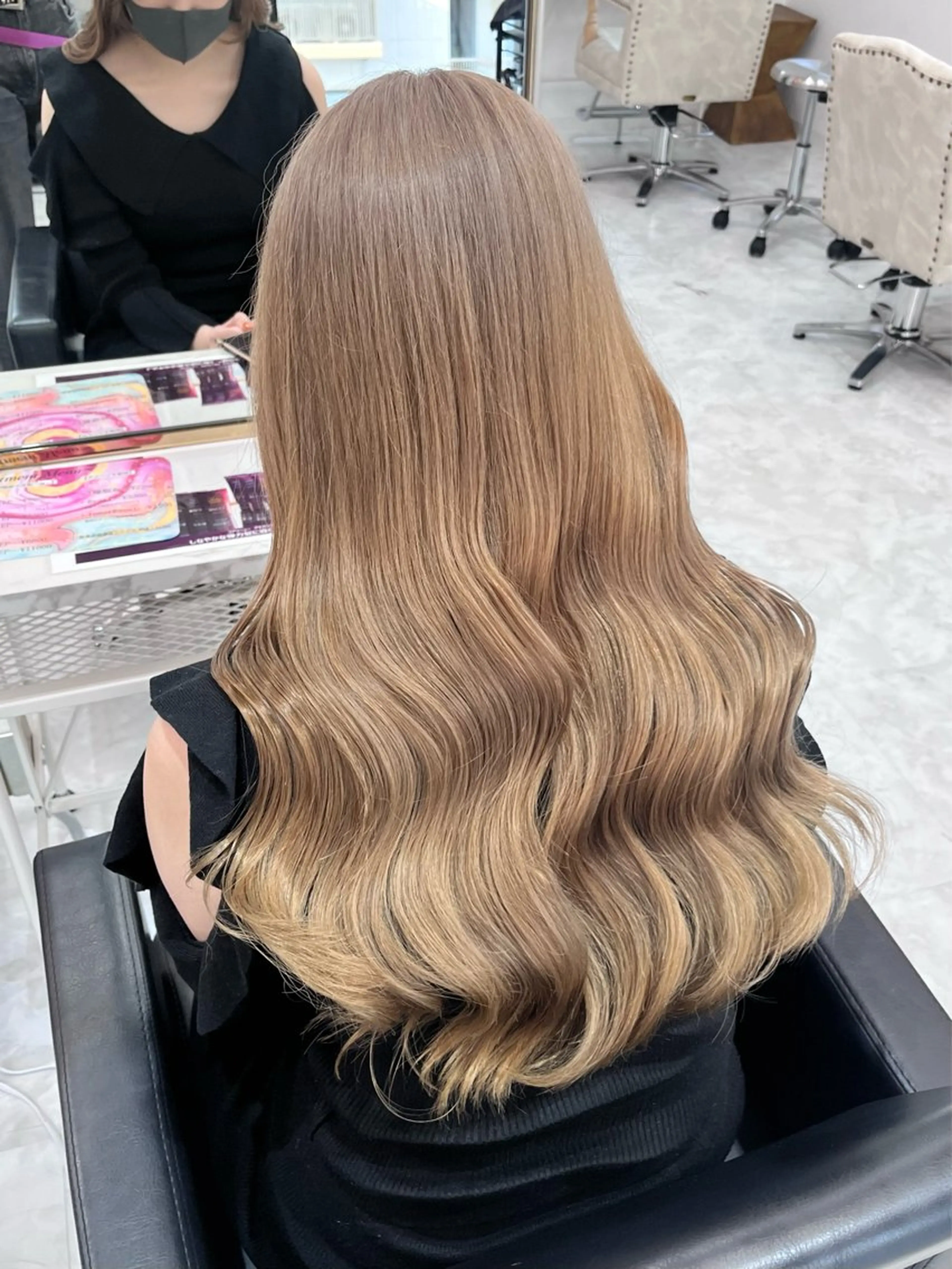 ロング カラー ヘアアレンジ ブリーチ ヘアカラー トリートメント ヘアセット 🎀韓国ヘア🎀 𝐬𝐚𝐫𝐚🎀のヘアスタイル