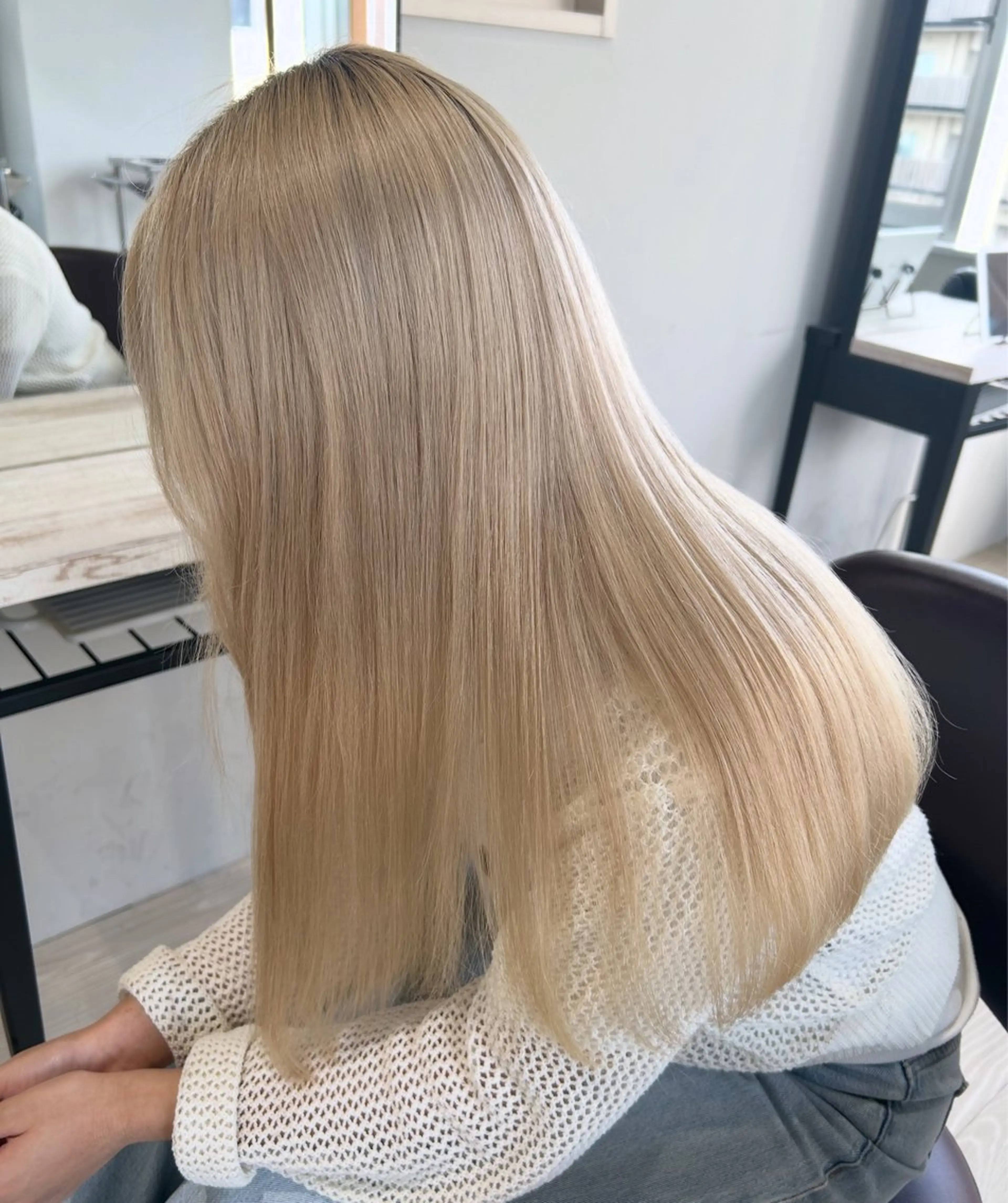 カラー シルバー ヘアカラー ニトウ レイナ🌺🌴🐠のヘアスタイル