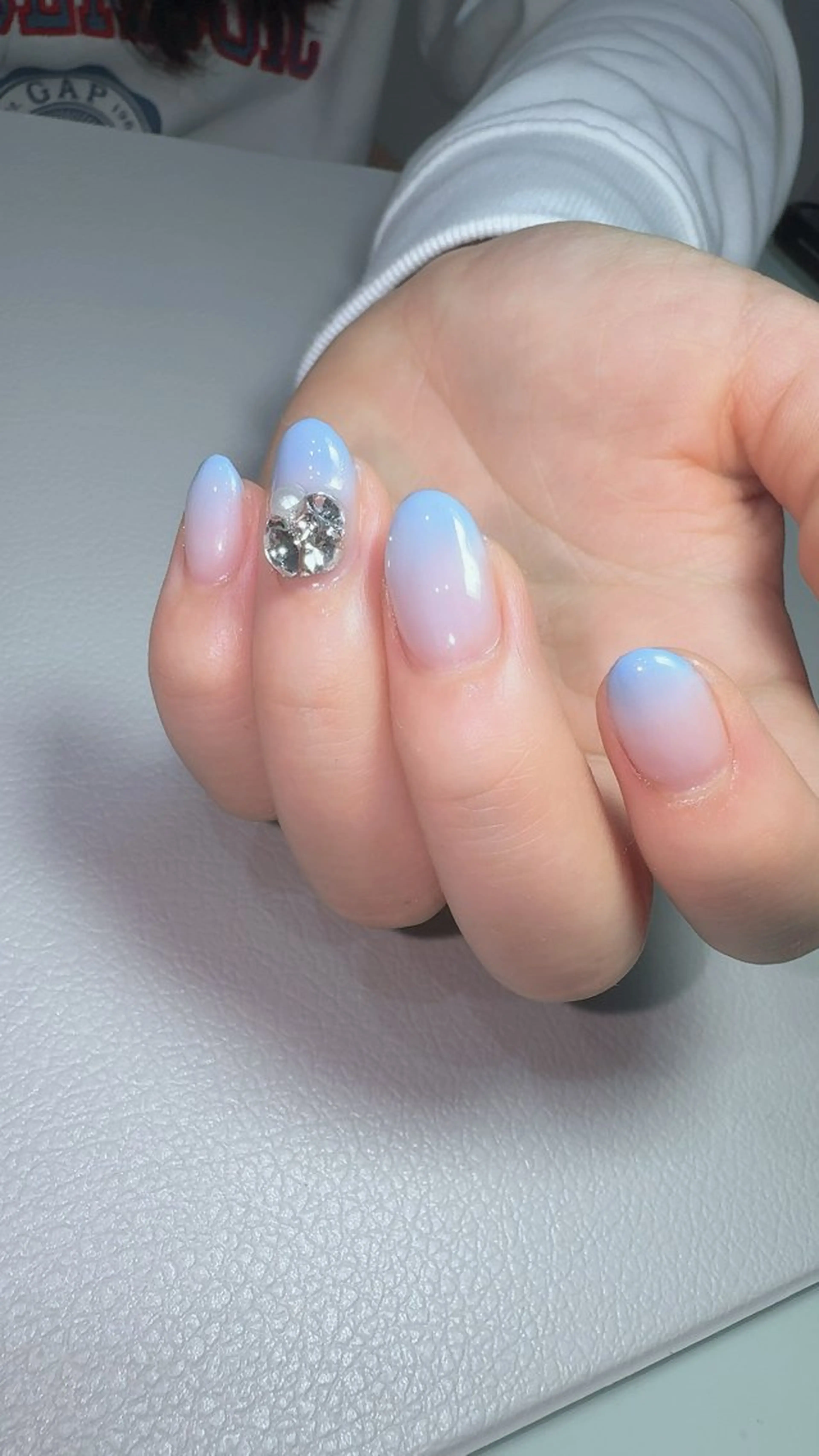 ネイル アートネイル ブルー グラデーション 春ネイル ストーンネイル nailsalon urümのネイルデザイン