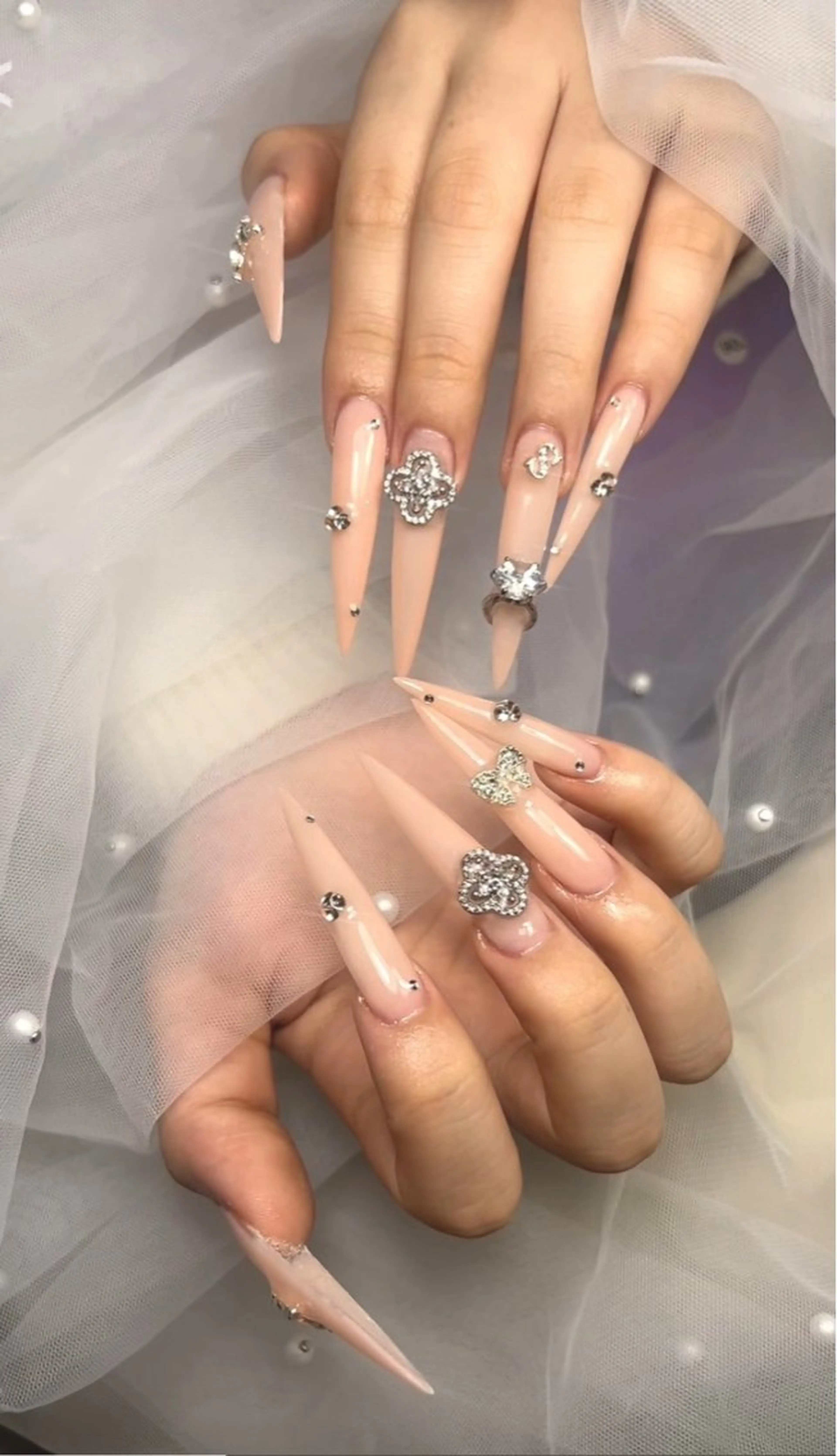 ネイル アートネイル オーロラネイル チークネイル 長さ出し フットネイル ハンドネイル ハンドケア Noiranail_ studioのネイルデザイン