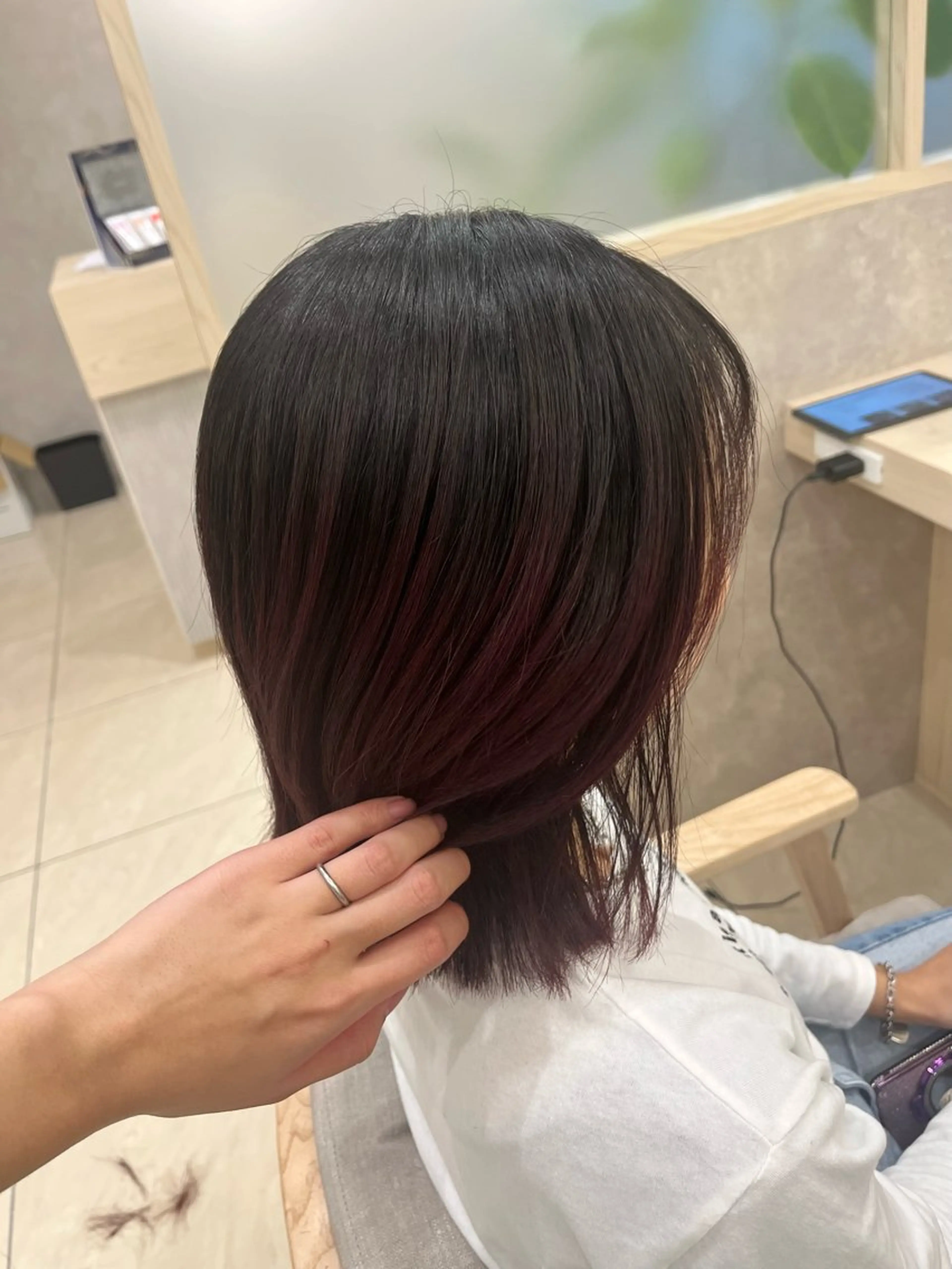 ミディアム カラー ブリーチ ボルドーカラー グラデーションカラー レッドカラー レイヤーカット カット ヘアカラー 美髪/グレイカラー 漆谷妃茉莉🌷のヘアスタイル